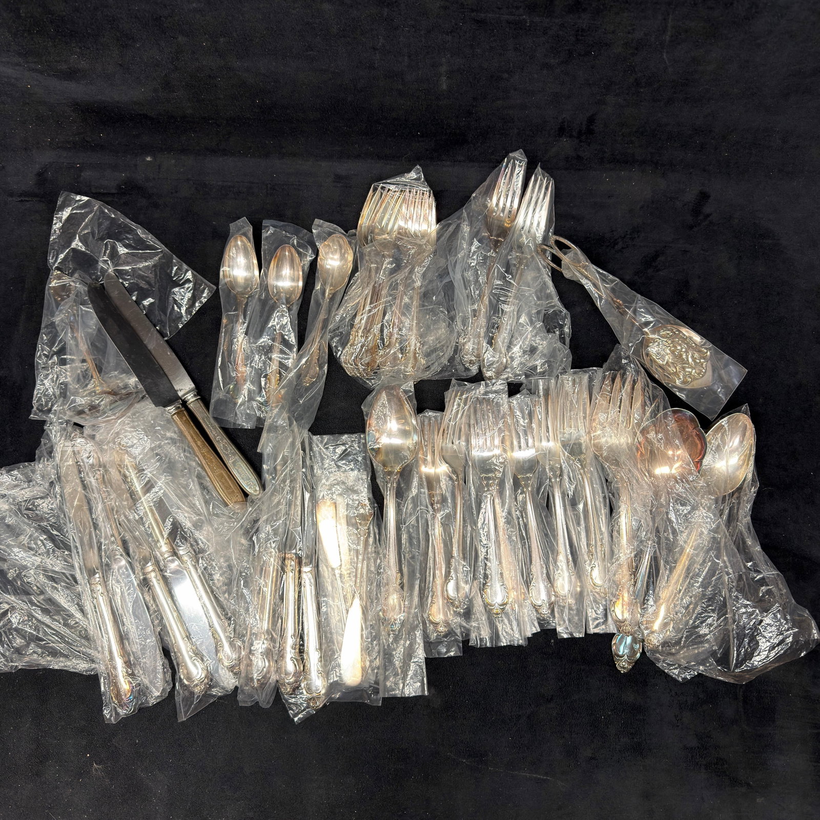 Holmes And Edwards Inlaid Silver Plated Deepsilver 43 Piece Flatware Set (1 of 12)