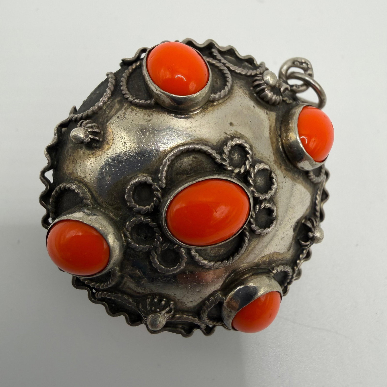 Silver 800 Orange Accent Cabochons Charm Filigree Floral Motif ER61: This item is in pre-owned, previously used/displayed condition with noticeable light wear and surface scratches. Please reference all photos for full details. This piece of jewelry has been carefully 