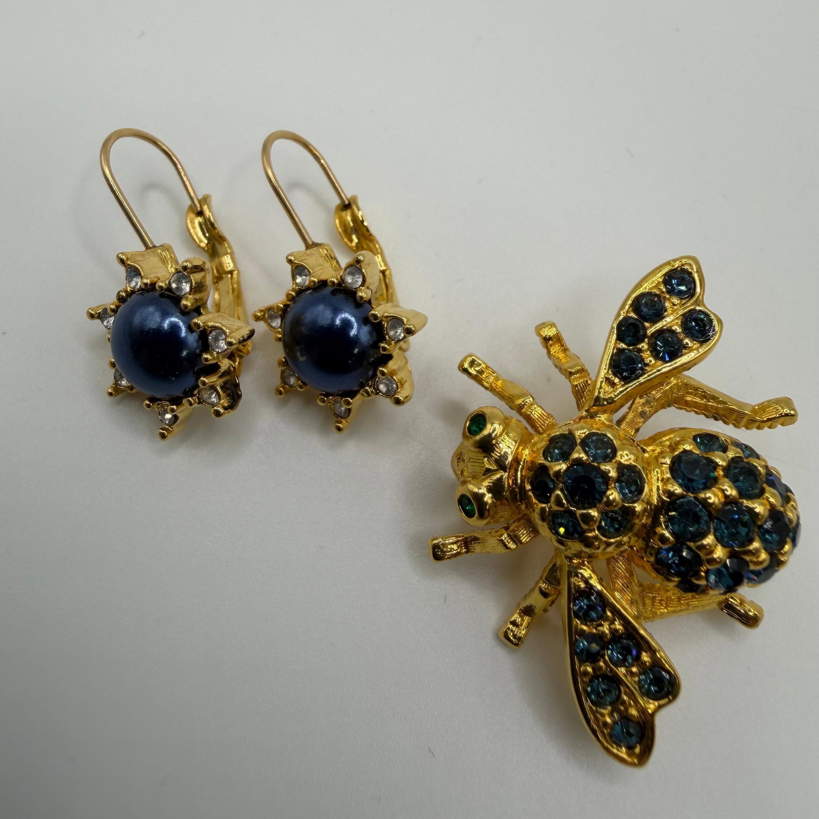 Joan Rivers Classic Collection Earrings and Bumblebee Brooch HH25 (1 of 4)