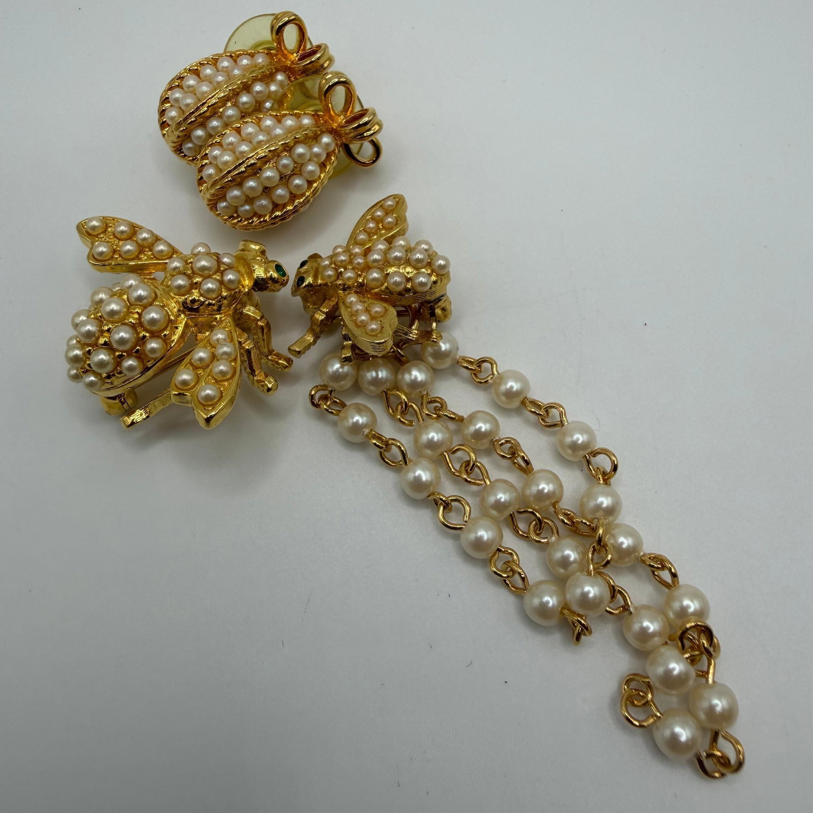 Joan Rivers Faux White Pearl Jewelry Earrings and Brooches Set HH36 (1 of 6)