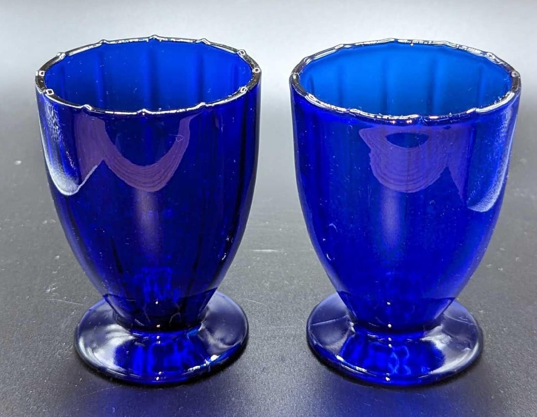 2 Glass Martinsville Addie Cobalt Blue​​​​​​​ Tumblers C: 2 Glass Martinsville Addie Cobalt Blue Tumblers C. Each is approx 2 5/8" x 2 5/8" x 3 1/2" and the total weight is 0.76lb. The glasses have no cracks or chips. Please see the images as they are part o