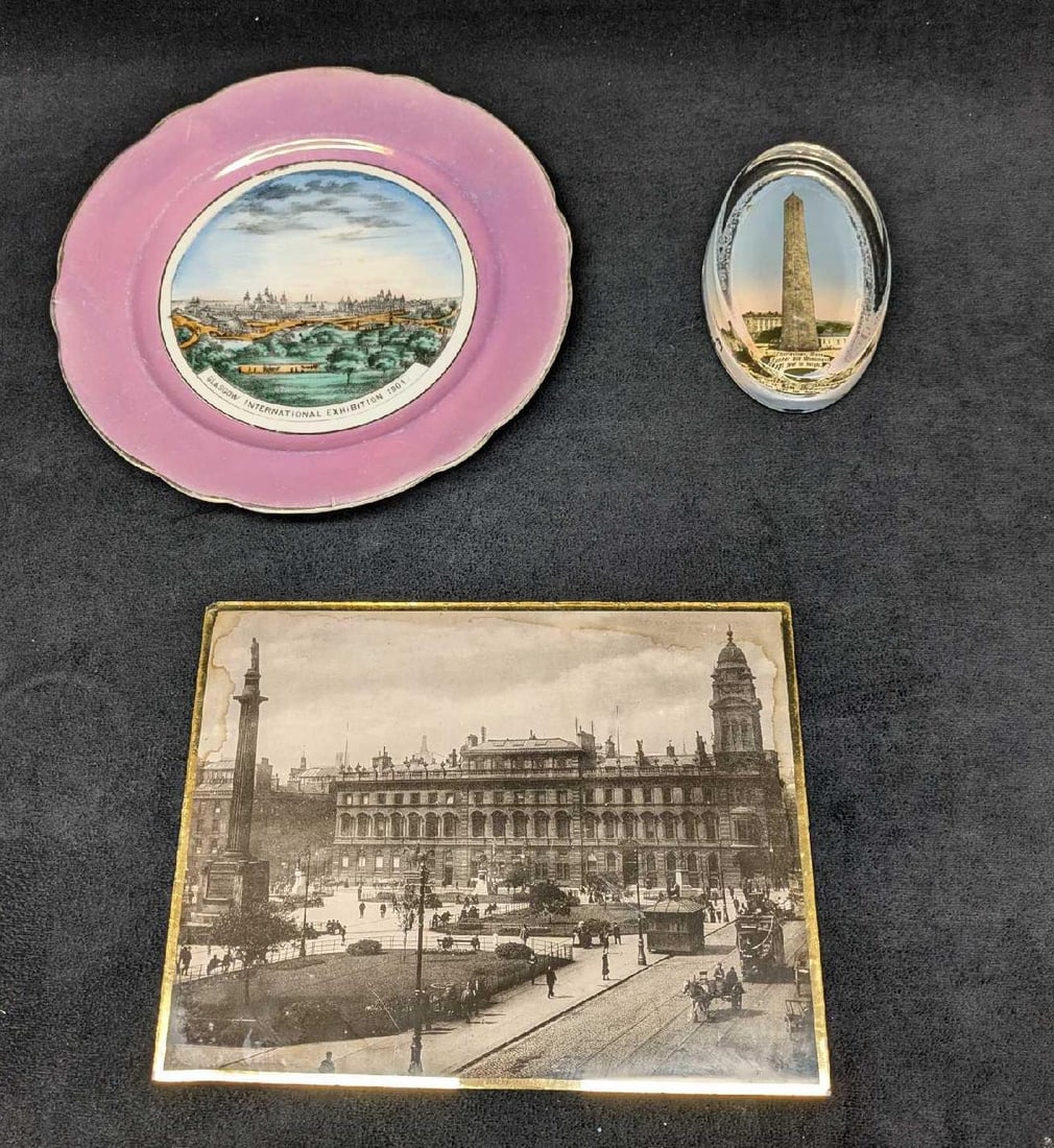 Bunker Hill Monument Glasgow International Merchants House Souvenirs: Bunker Hill Monument Glasgow International Merchants House Souvenirs. This lot contains: (1) Vintage Bunker Hill Monument Souvenir Glass Paperweight. This is approx 2 7/8" x 1" x4 1/2