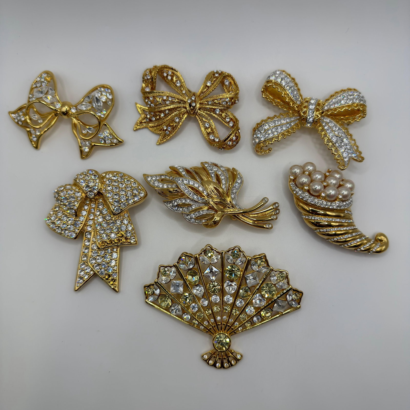 Bow and Ribbon Collection of 7 Nolan Miller Gold Tone Fashion Brooches HG64 (1 of 5)