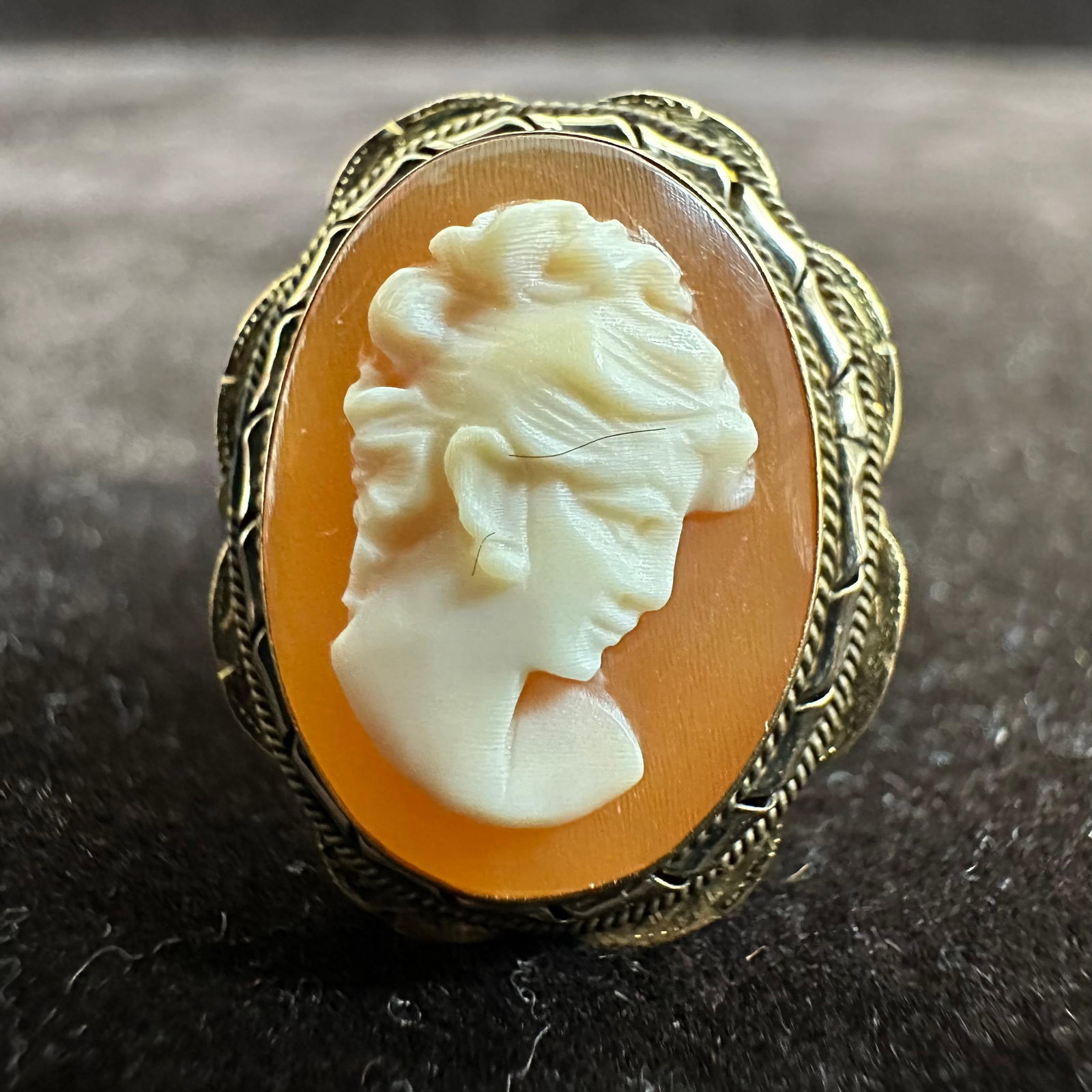Vintage Carved Shell Cameo 18K Gold Ring V22: This item is in good pre-owned, previously used/displayed condition with noticeable light wear and surface scratches. Please reference all photos for full details. This piece of jewelry has been teste