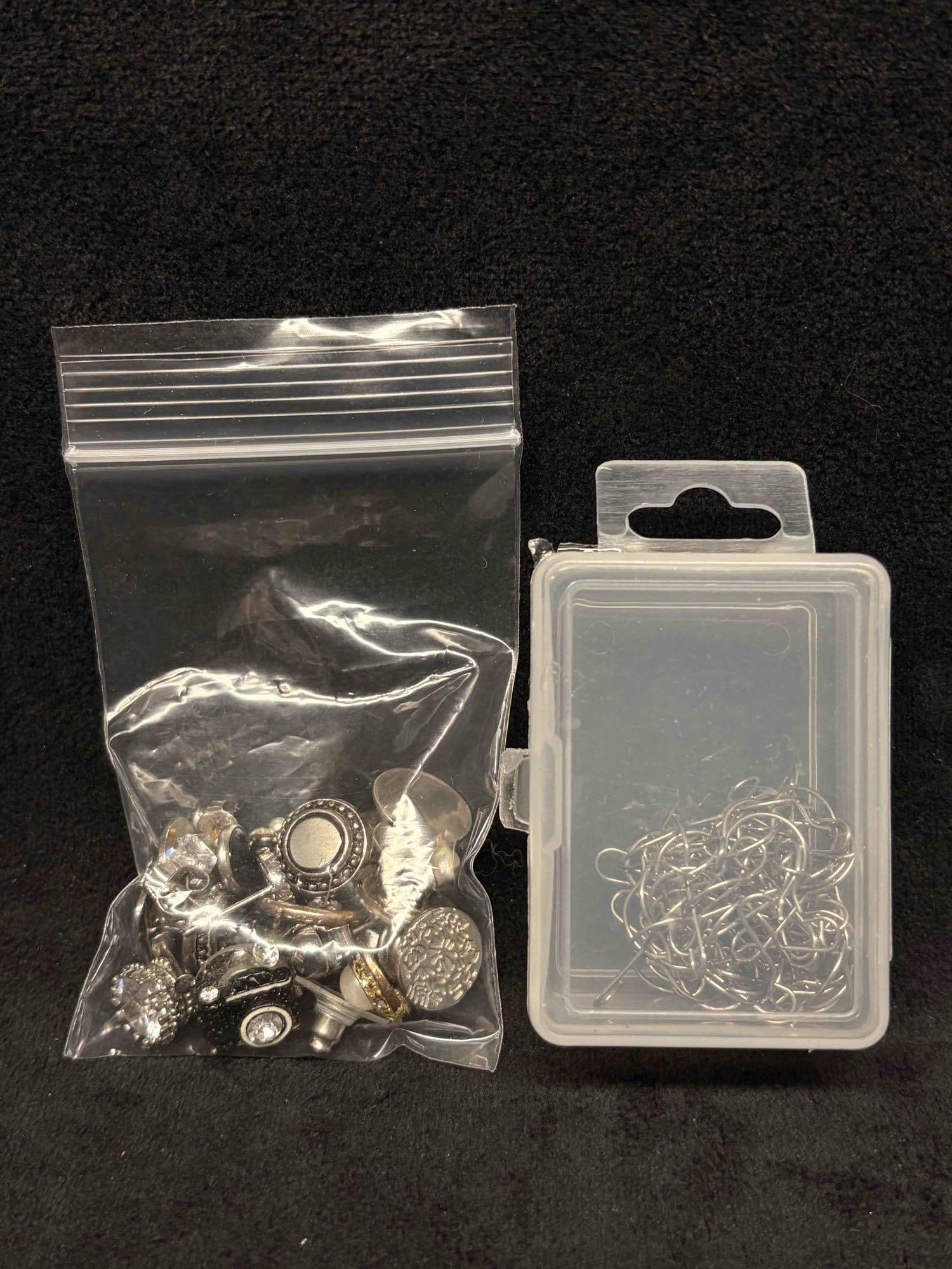 1.4 OZ of Silver Tone and Black MISC Mixed Match Costume Jewelry Studs: This lot contains loose and/or broken pieces of costume jewelry, charms, buttons, beads, etc. All of which in overall good condition for crafting with minor surface scuffs and scratches due to age