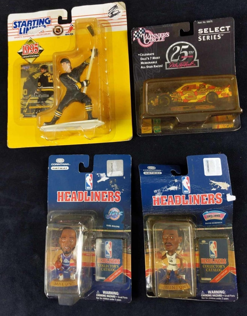 4 Sports Figures Basketball Racing Hockey: This lot includes: (1) Corinthian NBA Headliners "Big Head" Basketball Figures. David Robinson. Box is approx 5" x 8 1/2" x 2". (1) Corinthian NBA Headliners "Big Head"