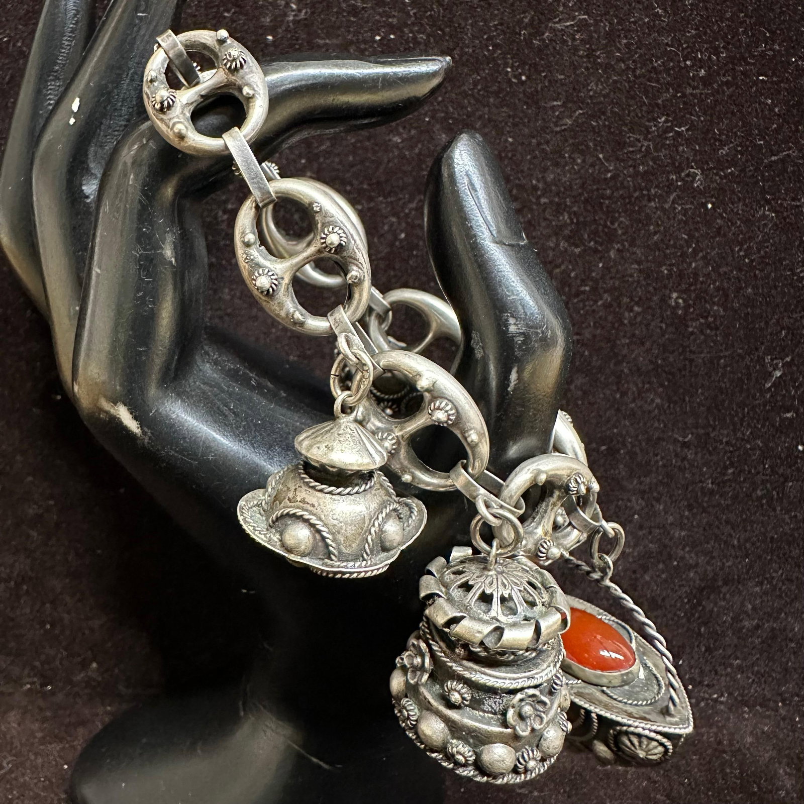 Ornate Fob Gemstone Five Charm Puff Mariner Chain Bracelet L86: This item is in good pre-owned, previously used/displayed condition with noticeable light wear and surface scratches. Please reference all photos for full details. This piece of jewelry has been teste