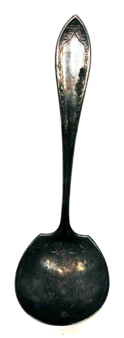 Community Silver Plate Large Serving Spoon: This lot contains Community Silver Plate Large Serving Spoon. It is approx 7" x 2 1/2" x 2 1/4" and it weighs about 0.1lbs. Overall the spoon is in good used condition with some light wear from use