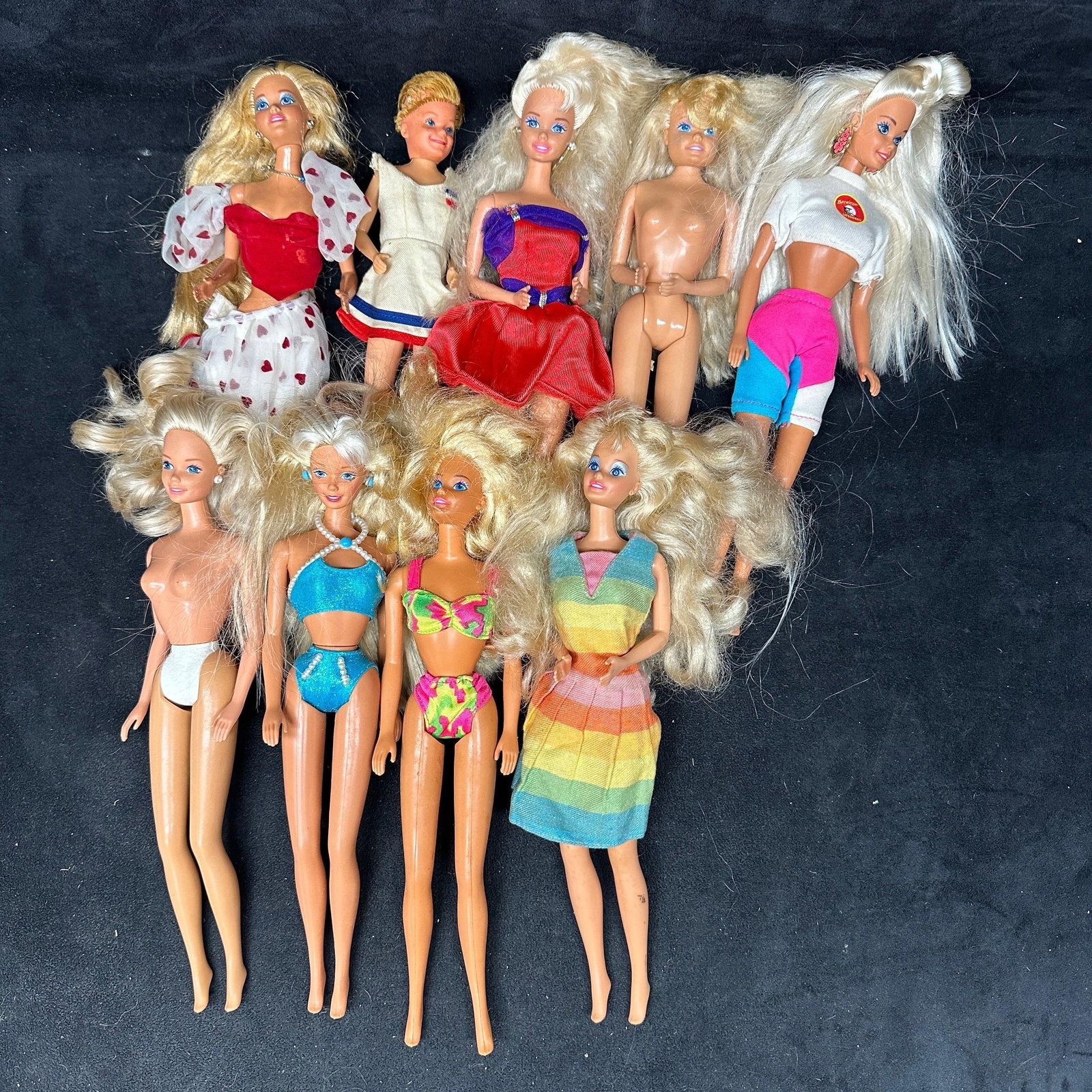 Nine Vintage 70s Mattel Barbie Dolls and Clothing Accessories (1 of 6)