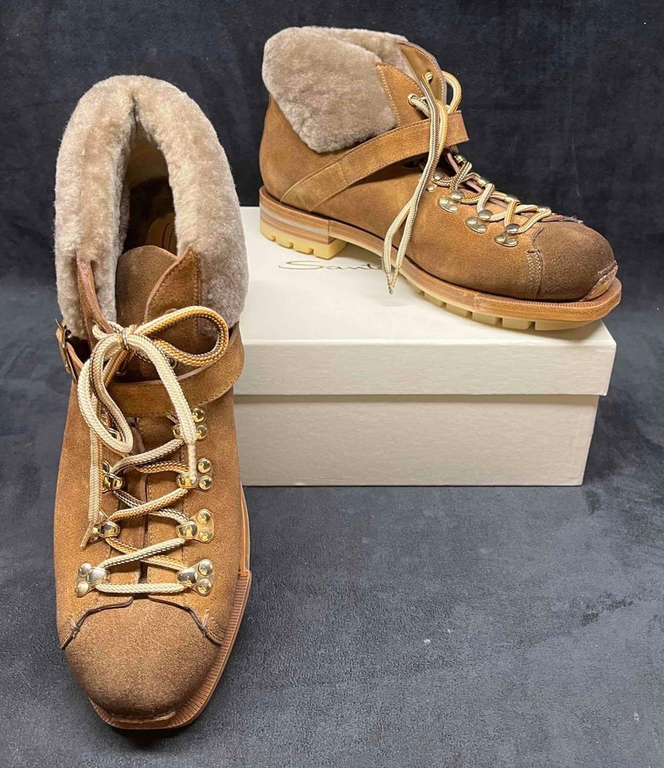 Men's Santoni Brown Suede Boots Size 11: This lot contains Men's Santoni Brown Suede Boots Size 11. The box is approx 13 3/4" x 9 1/2" x 5 1/4". Total weight is 5.2lbs. Overall the boots are in good used condition as they do not appear to