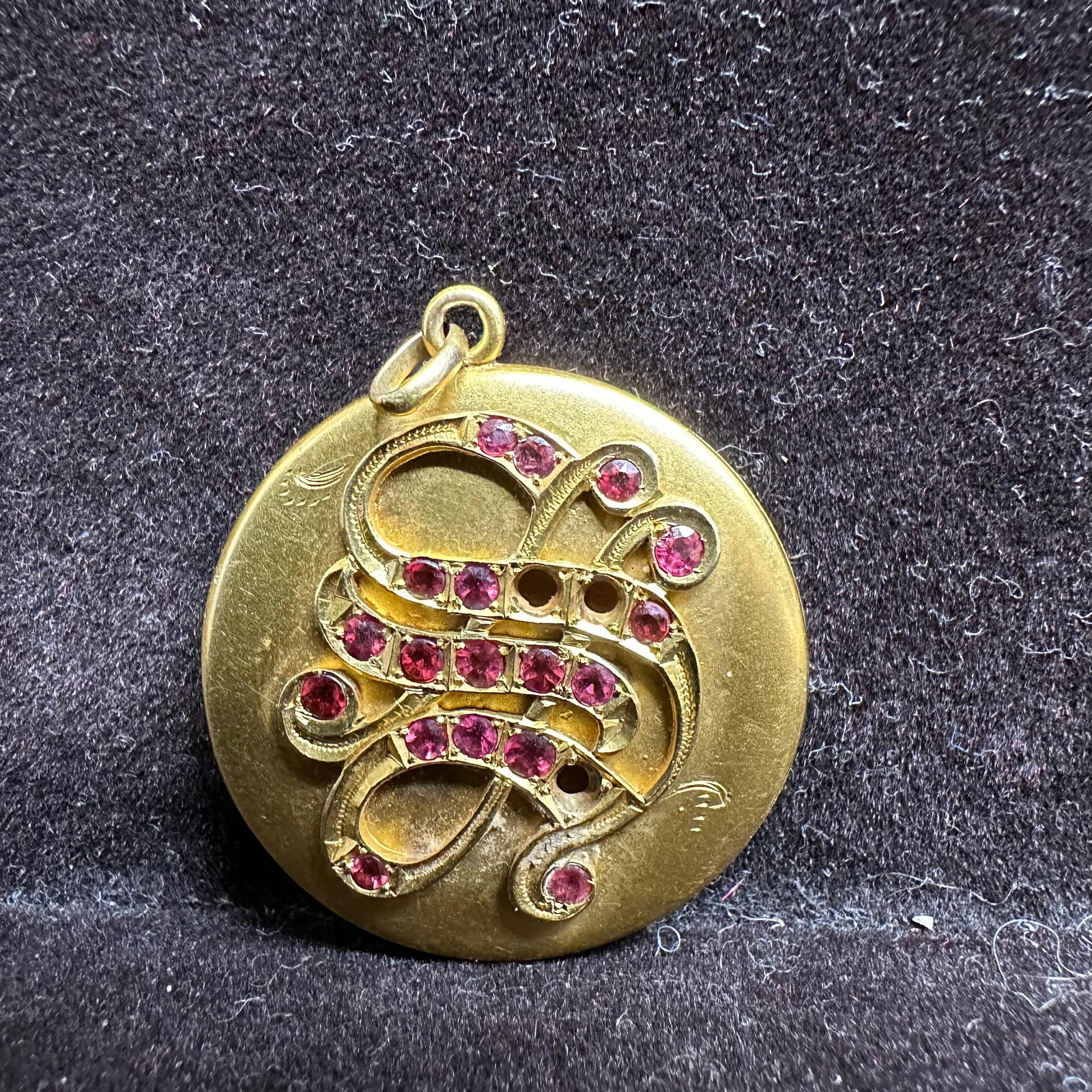 Art Nouveau Style 10K Gold Locket with Pink Stone Accents: This item is in good pre-owned, previously used/displayed condition with noticeable light wear and surface scratches. Please reference all photos for full details. This piece of jewelry has been teste