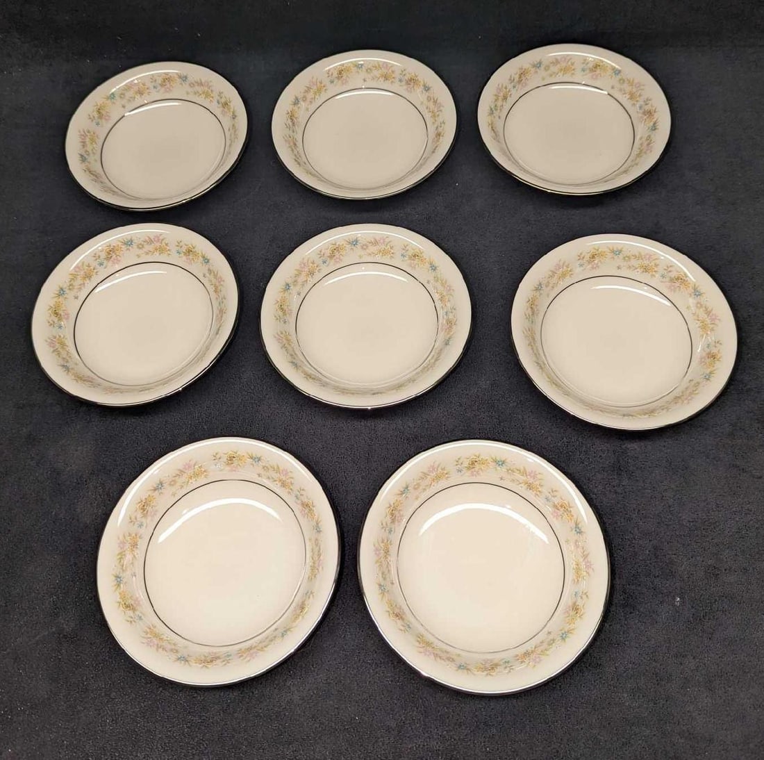 8 Retired Ivory China Noritake Blossom Time Sauce Bowls: Retired Ivory China 8 Noritake Blossom Time Sauce Bowls. Each bowl is approx 5 5/8" x 5 5/8" x 1 1/4" and the total weight is 2.71lbs. The bowls have no chips or cracks. The "Blossom Time" design was