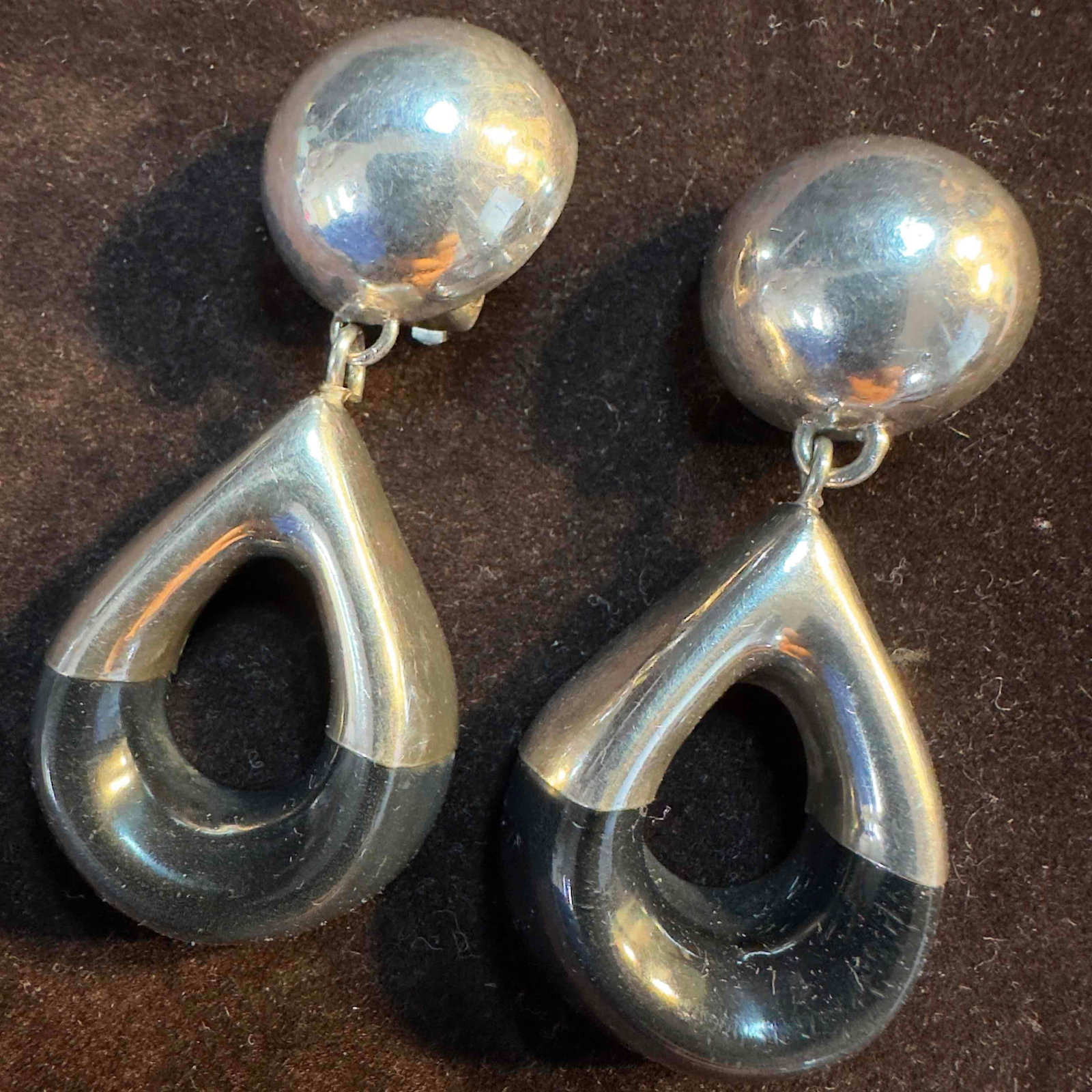 Simon Sebbag Sterling Earrings: This item is in good pre-owned, previously used/displayed condition with noticeable light wear, and surface scratches. Please reference all photos for full details. This piece of jewelry has been test