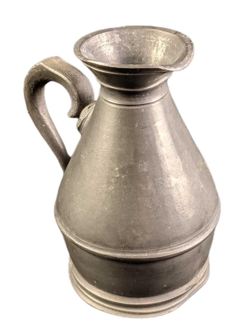 Vintage Imperial Pewter Creamer: Vintage Imperial Pewter Creamer. Is stamped on the bottom. Is approx 3 1/2" x 3" x 4" and is in a good, vintage condition with a small dent on the bottom.