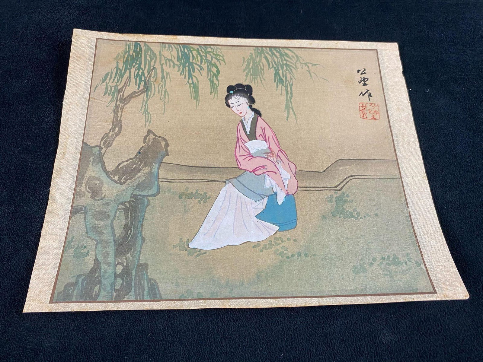 Vintage Original Chinese Water Color On Silk Paper "Woman": Vintage Original Chinese Water Color On Silk Paper "Woman" . This Original is in Fair condition for its age . Pleas view all our pictures they are part of our description . Measures 10" x 8"