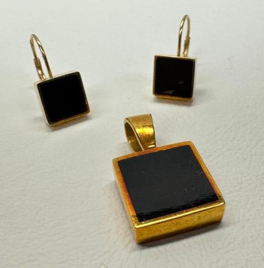 14k Gold Bernard K Passman Earrings & Pendant Set: This piece of jewelry has been tested and researched prior to listing. Please view all our pictures they are part of our description. DETAILS: Metal - 14k Gold Color - Yellow Gold Stones - Black