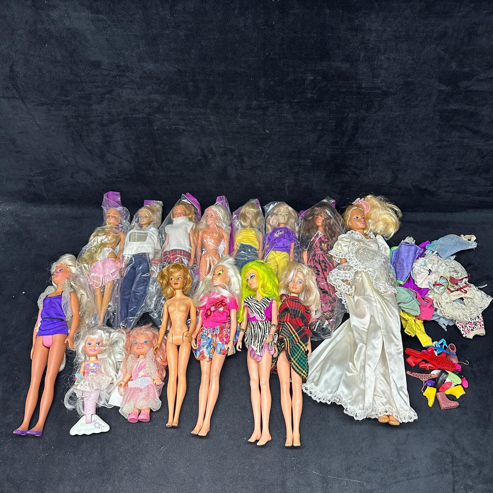 Vintage Hasbro Mego Fashion Doll Lot With Clothing And Accessories (1 of 6)