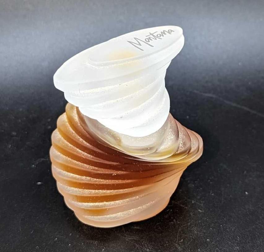 Made In France Montana Parfum 1 fl oz: Made In France Montana Parfum 1 fl oz. This is approx 2 3/4" x 2" x 3" and it weighs 0.40lb. The bottle is nearly filled to the top. The bottle has no chips or cracks. Please see the images as they ar