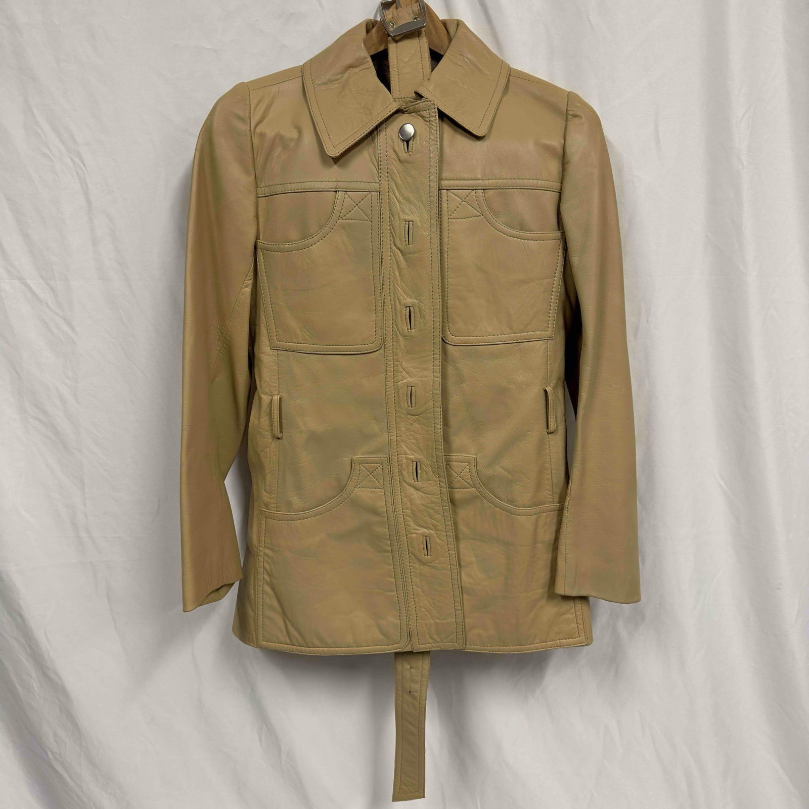 Kymbo Madrid Vintage 1970's Tan Leather Outfit Suit: Kymbo Madrid Vintage 1970's Tan Leather Outfit Suit. This suit includes a belt, suit jacket and pants. Sizing unknown as no indication but believed to be Small in size. The jacket has four po
