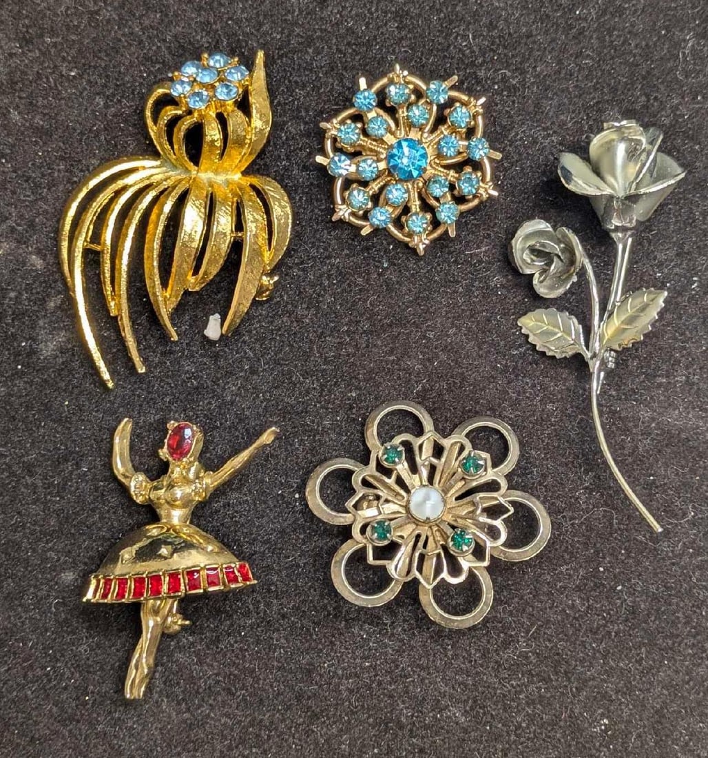 Vintage Gold Silver Tone Unmarked Dancer Rose Rhinestones Brooch Pins: Vintage Gold Silver Tone Unmarked Dancer Rose Rhinestones Brooch Pins. This lot contains: (1) Unsigned Gold Tone Red Rhinestones Dancer Brooch. This is approx 1 7/8" x 1 1/4" x 3/4". (1) U