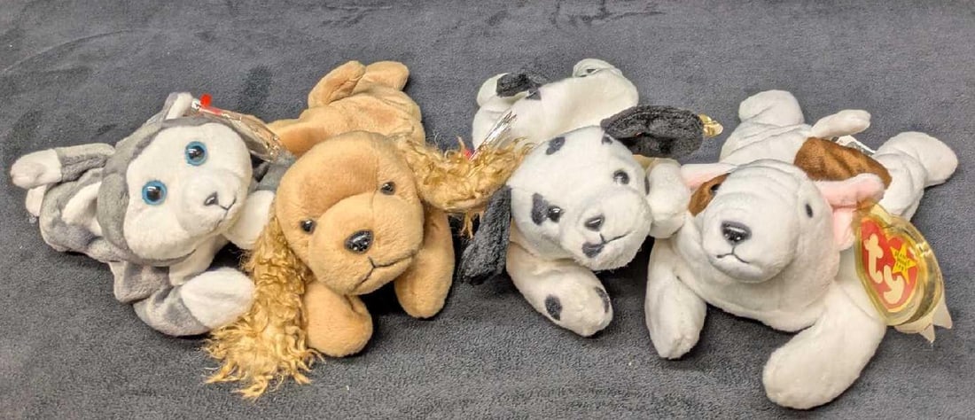 4 Beanie Babies Dogs Nanook Dotty Spunky Butch: 4 Beanie Babies Dogs Nanook Dotty Spunky Butch. This lot includes: (1) Nanook. This is approx 3 3/8" x 5 1/2" x 7 1/2". (1) Dotty. This is approx 2 1/2" x 5" x 7". (1) Spunky.