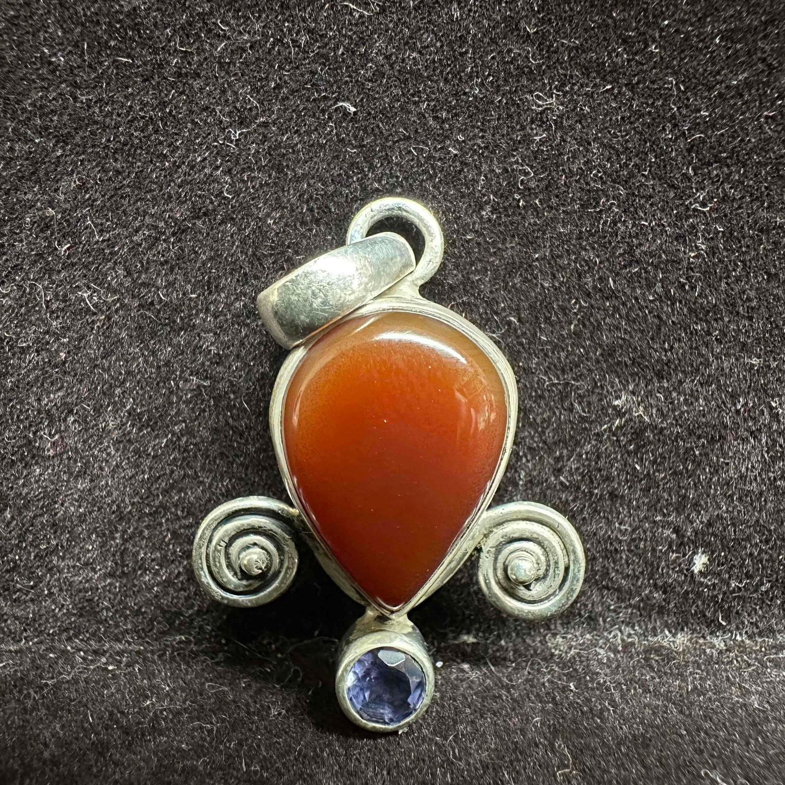 Sterling Silver 925 Carnelian and Amethyst Stone Pendant H72: This item is in good pre-owned, previously used/displayed condition with noticeable light wear, and surface scratches. Please reference all photos for full details. This piece of jewelry has been test