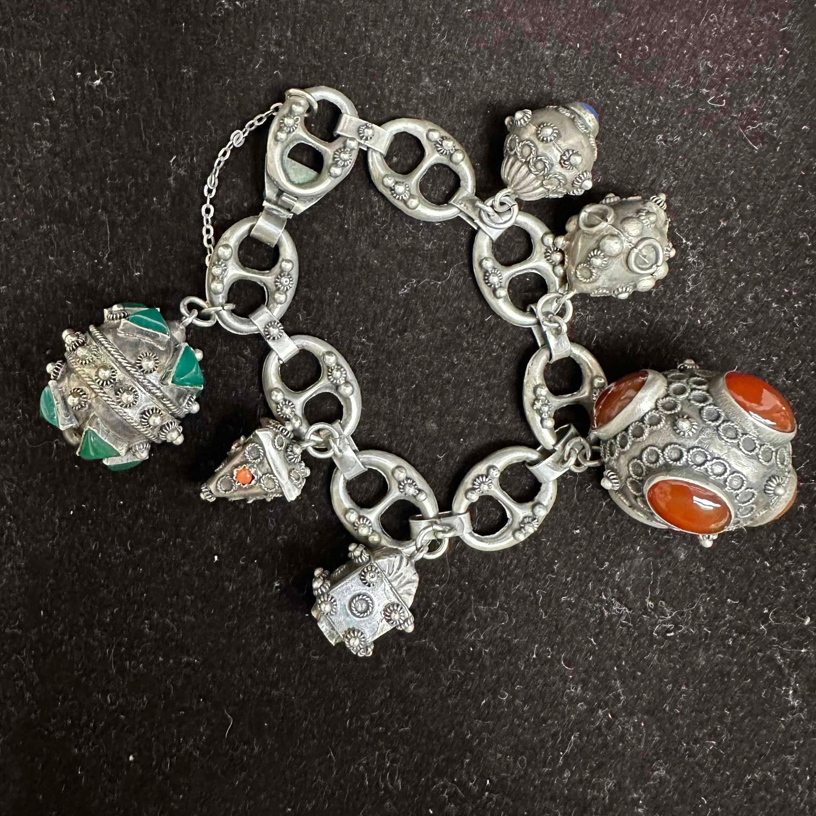 Mariner Chain Puffy Link Faux Glass Stone Accent Charm 800 Silver Bracelet I6: This item is in good pre-owned, previously used/displayed condition with noticeable light wear, and surface scratches. Please reference all photos for full details. This piece of jewelry has been test