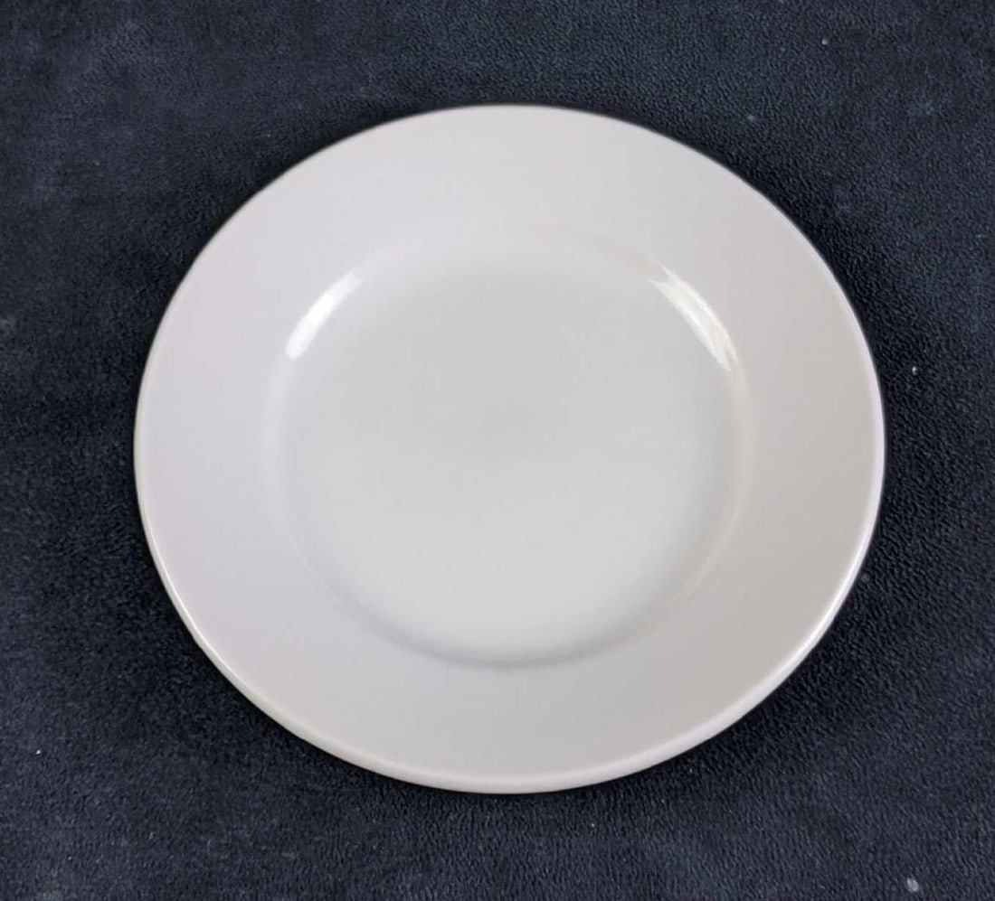 Small Plate: Small Plate No known damage to the plate. There is a little wear on the bottom. 7in diameter 0.7lbs 