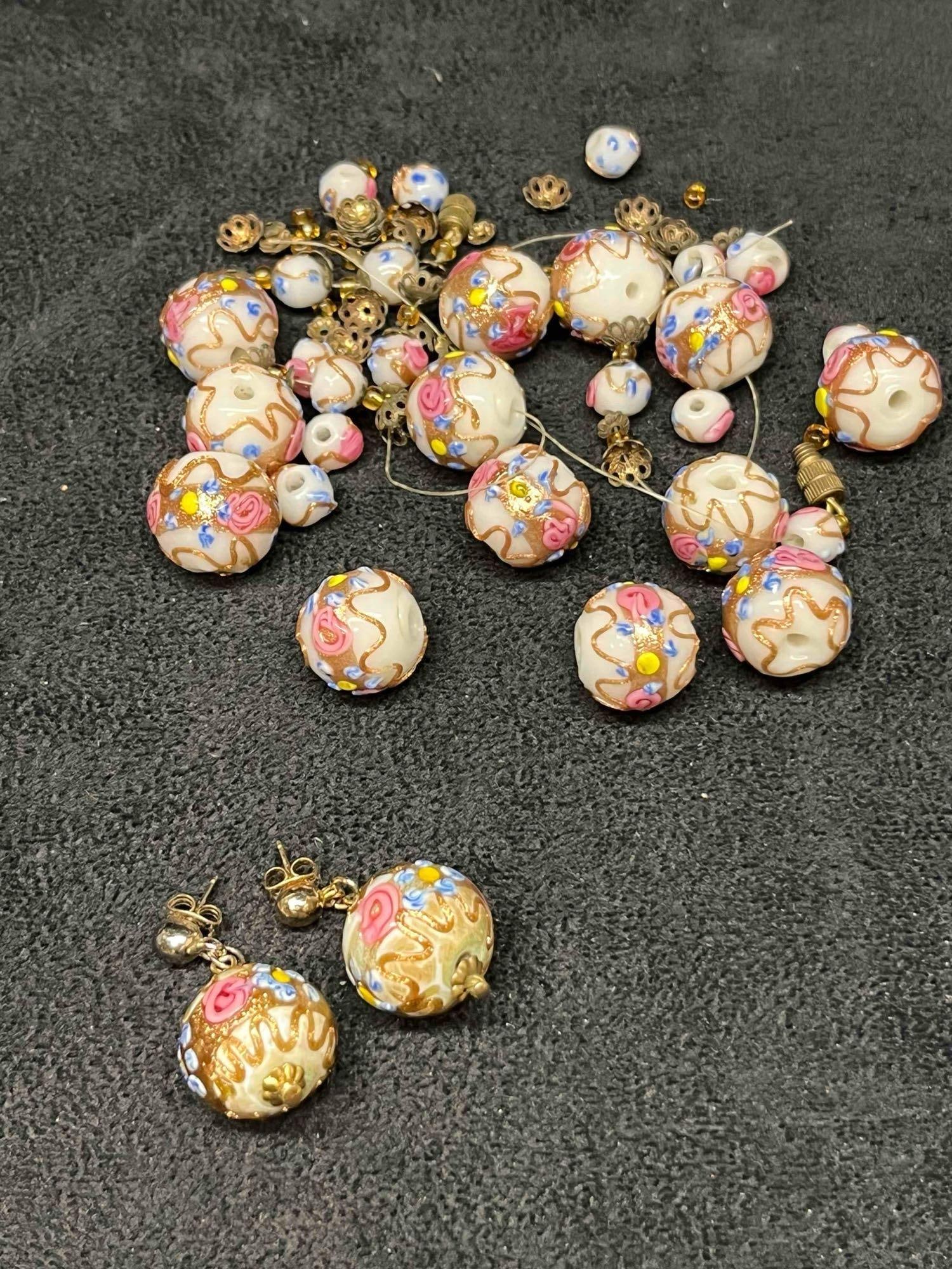 Venetian Murano Lamp Work Art Glass Fiorato White Bead Bundle and Earrings Set B77 (1 of 8)
