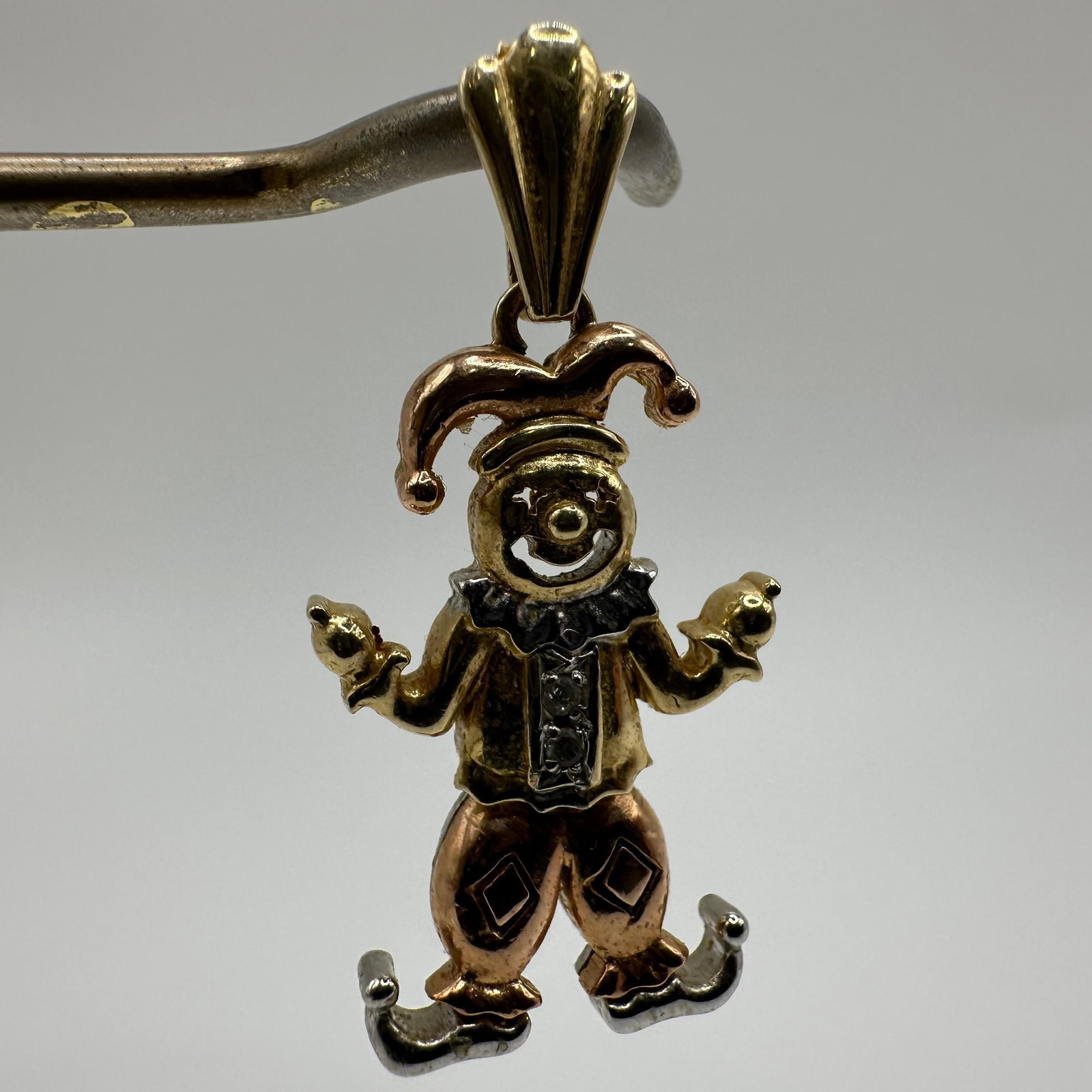 14K Rose Yellow Gold Moveable Jester Clown Pendant Accent Diamond: This item is in good pre-owned, previously used/displayed condition with noticeable light wear and surface scratches. Please reference all photos for full details. This piece of jewelry has been teste