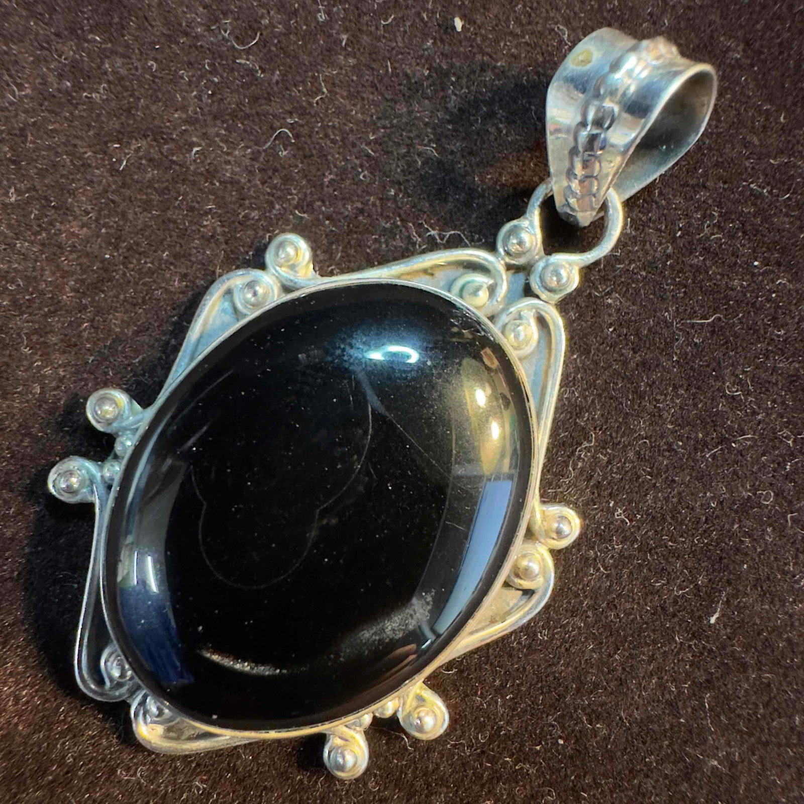 Large Oval Black Onyx Sterling Silver Pendant B14: This item is in good pre-owned, previously used/displayed condition with noticeable light wear, and surface scratches. Please reference all photos for full details. This piece of jewelry has been test
