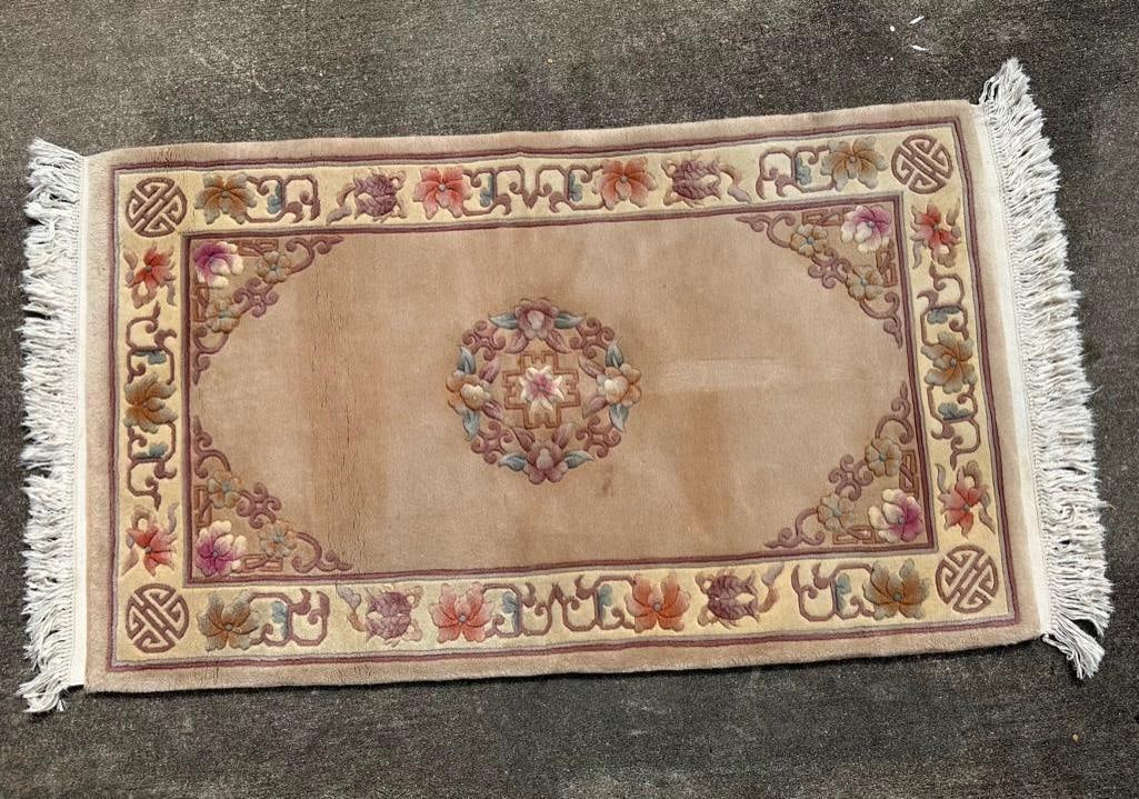 3'x5' Oriental Rug in Tan: 3'x5' Oriental Rug in Tan Vintage oriental rug with some floral designs in tan. In used condition with some wear and stains. Approximate size: 3' x 5' Approximate weight: 17 lbs