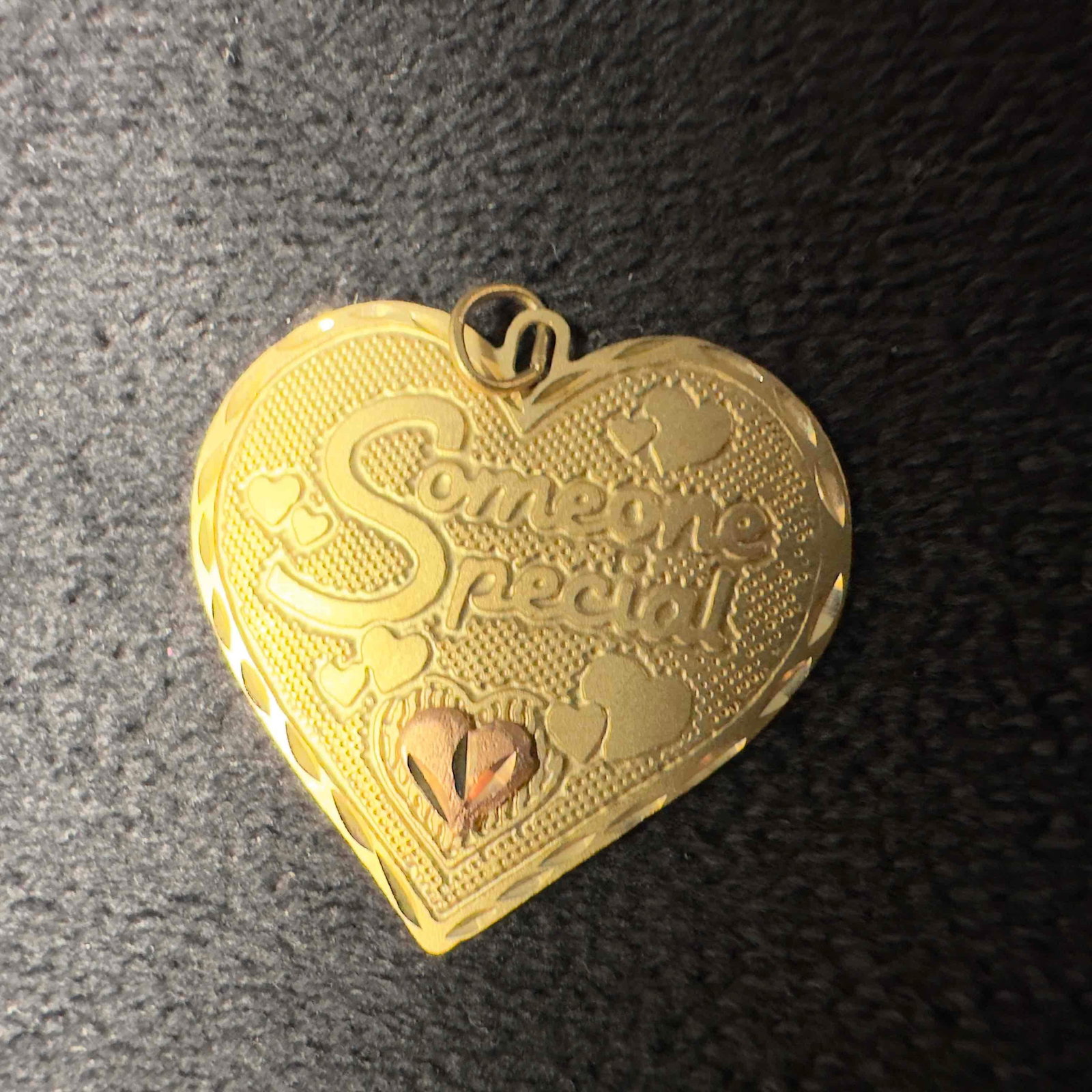 Someone Special Heart Pendant 10K Gold Necklace Charm: This piece of jewelry has been tested and researched prior to listing. Please view all our pictures as they are part of our description. DETAILS: Metal - Gold Color - Gold Stones - No Hallmarks - Hear