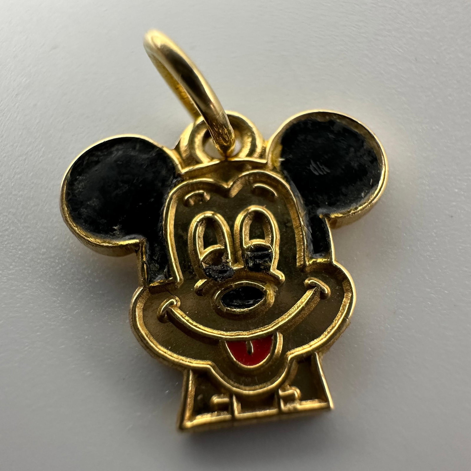 Disney 18K Gold 750 Hallmark Charm Mickey Mouse Smiling: This item is in good pre-owned, previously used/displayed condition with noticeable light wear and surface scratches. Please reference all photos for full details. This piece of jewelry has been