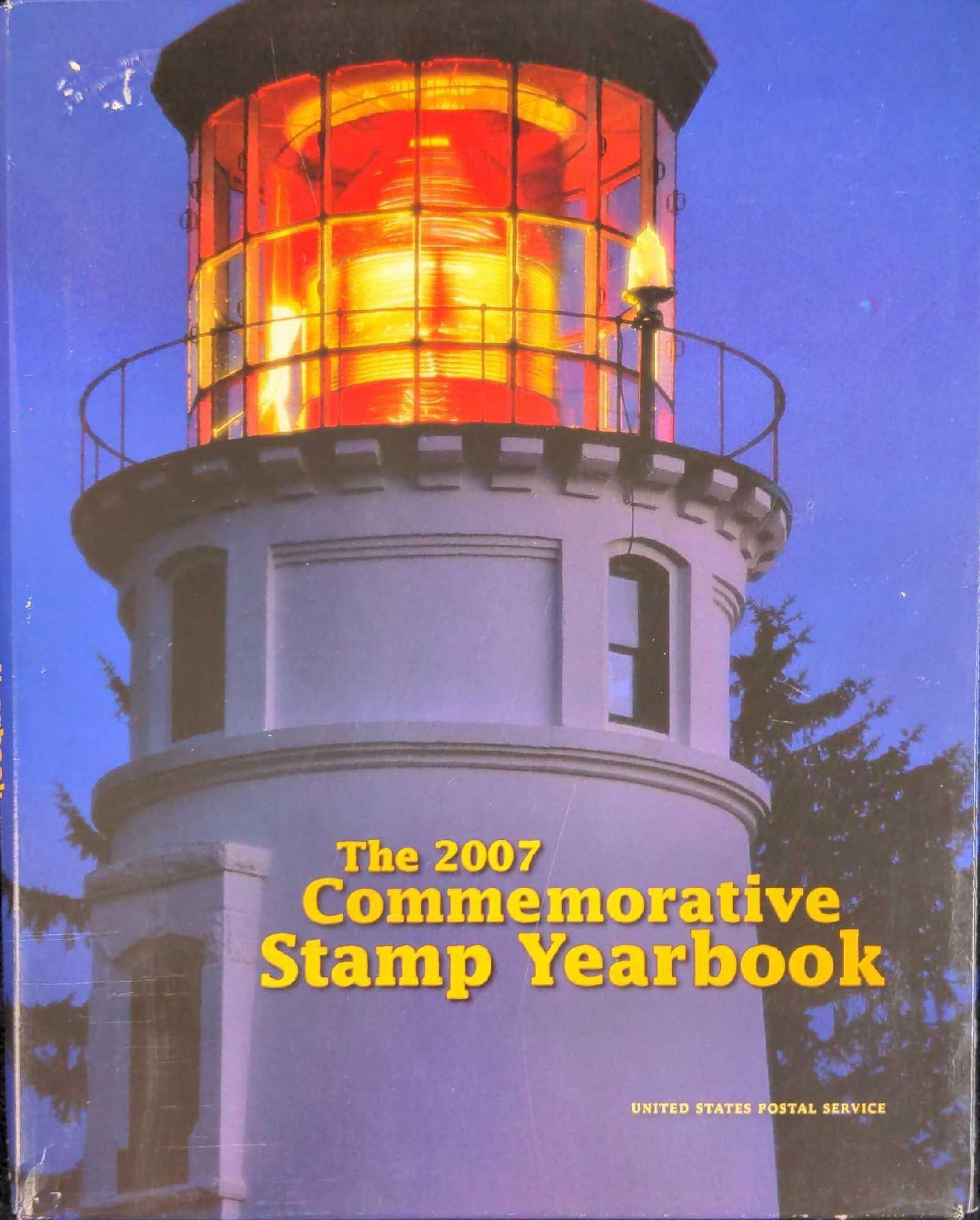 The 2007 Commemorative Stamp Yearbook US Postal Stamps: An official annual features full-color photographs of the current year's commemorative stamps, covering such topics as how each subject was selected, important design factors, and more, in a colle