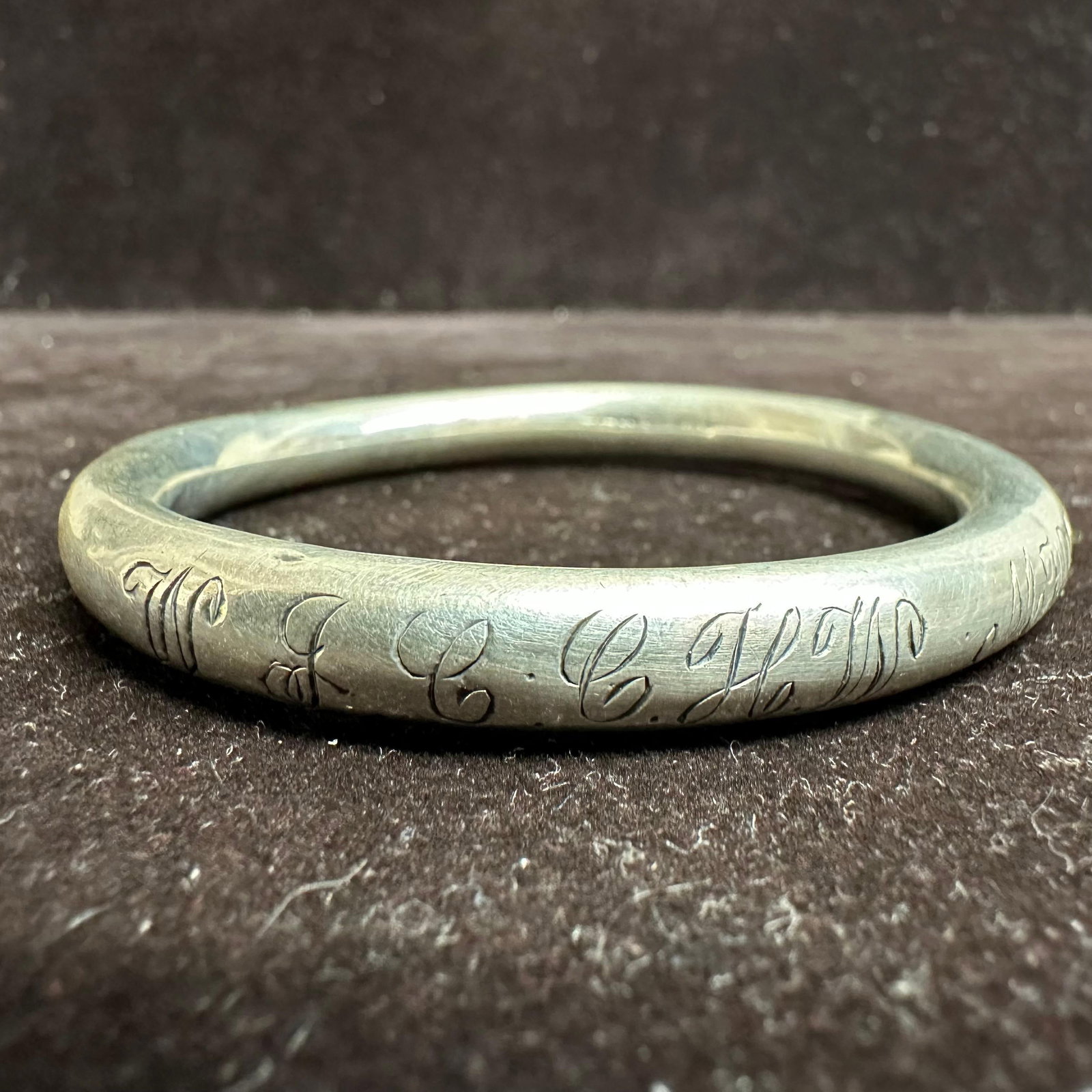 Engraved Personalized Lettering Motifs Sterling Silver Bangle Bracelet L45: This item is in good pre-owned, previously used/displayed condition with noticeable light wear and surface scratches. Please reference all photos for full details. This piece of jewelry has been