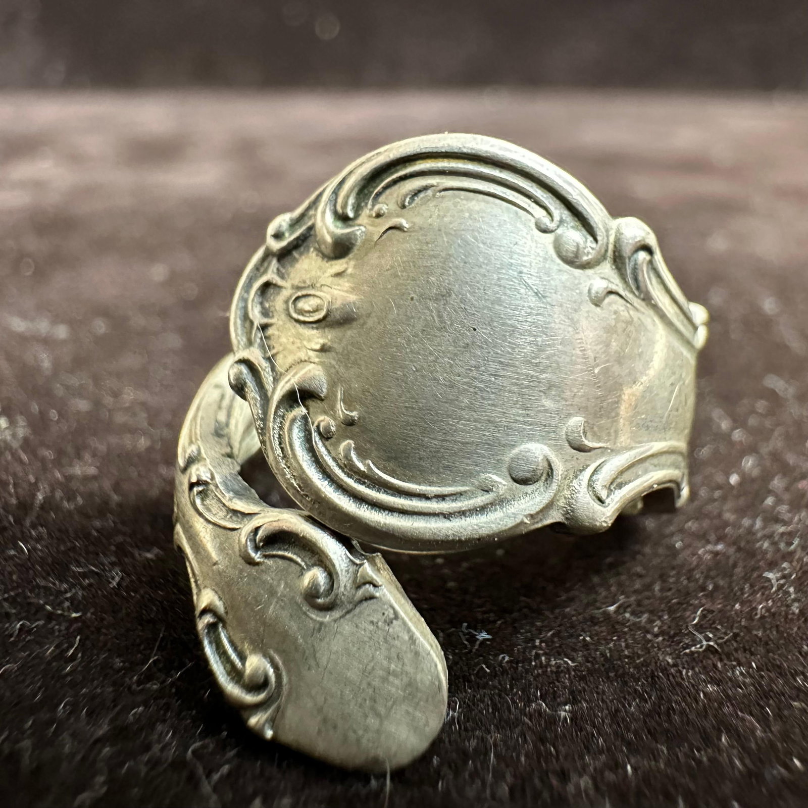 Gorham Sterling Silver Spoon Ring Art Nouveau Pattern L26: This item is in good pre-owned, previously used/displayed condition with noticeable light wear and surface scratches. Please reference all photos for full details. This piece of jewelry has been teste