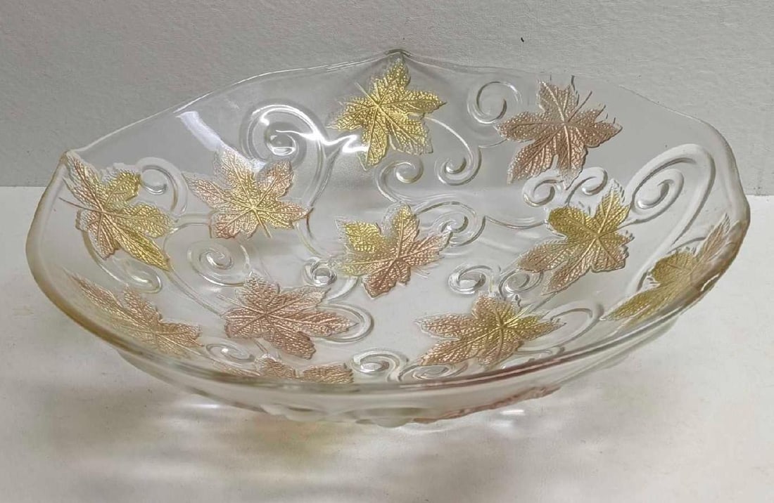 Large Glass Foliage Leaf Textured Bowl (1 of 7)