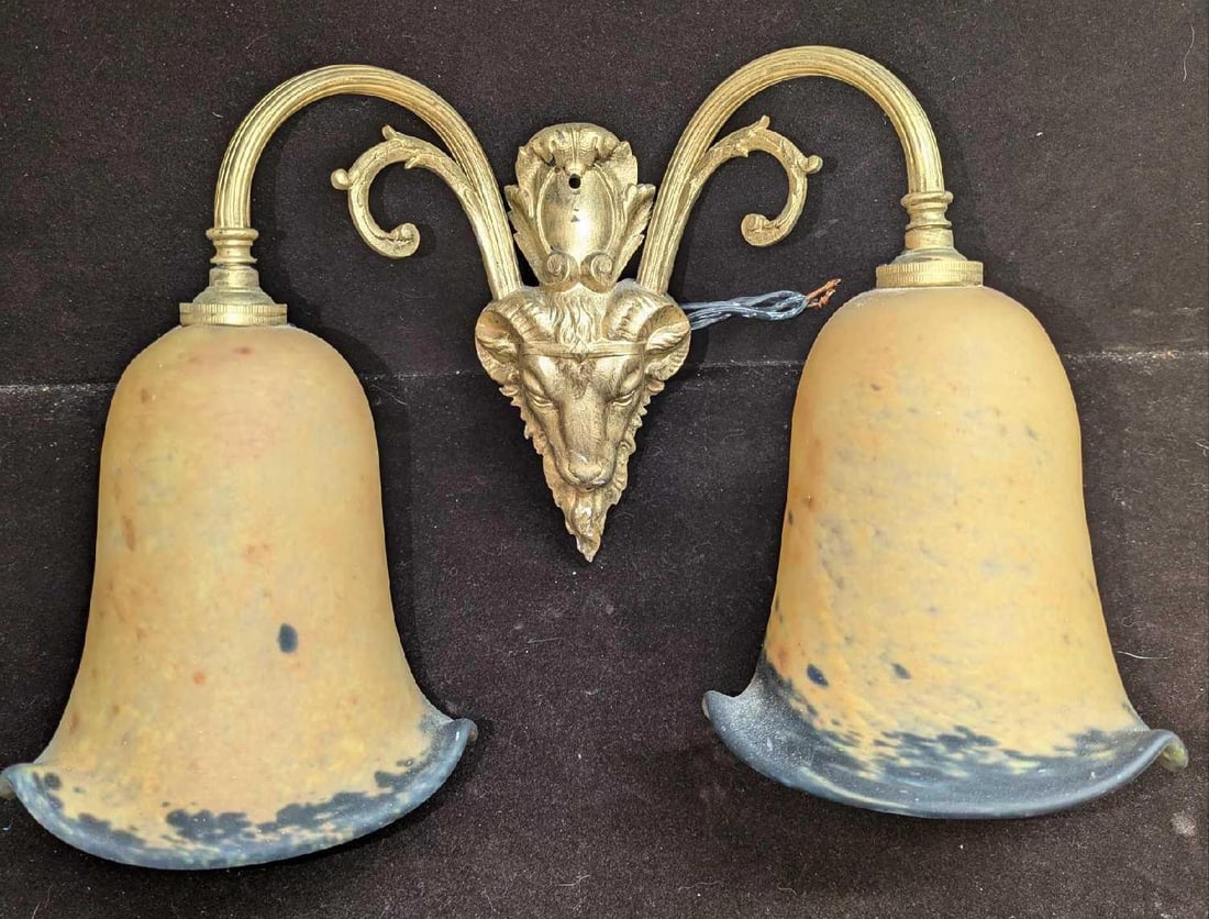 Vintage Art Nouveau Daum Style Wall Sconce B: Vintage Art Nouveau Daum Style Wall Sconce B. This is approx 14" x 7" x 8 3/4" and the weight is 2.40lbs. Untested. The glass has some light scratches and some markings. Does not appear to have any Da