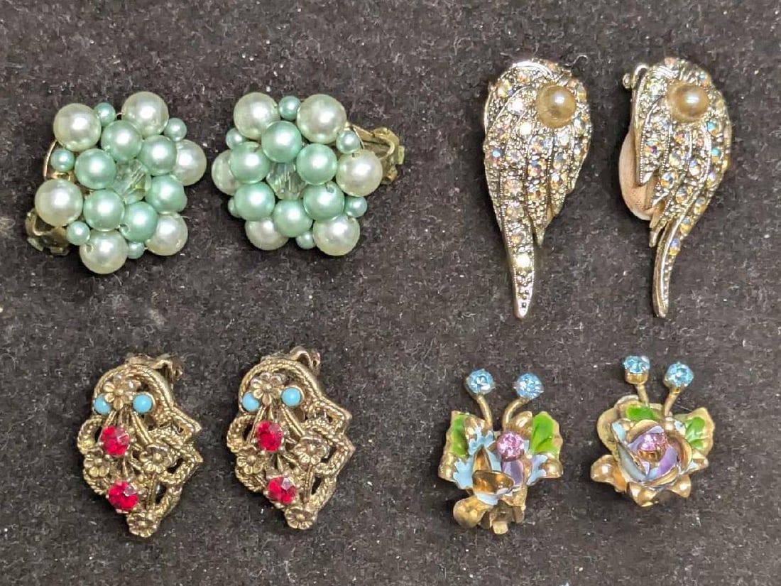 Vintage Austria Japan Unsigned Faux Pearl Rhinestone Angel Floral Clip On Earrings Lot Of 4: Vintage Austria Japan Unsigned Faux Pearl Rhinestone Angel Floral Clip On Earrings Lot Of 4. The lot includes: (1) Set Of Faux Green Pearl Made In Japan On Brass Backing Clip On Earrings. Each is appr