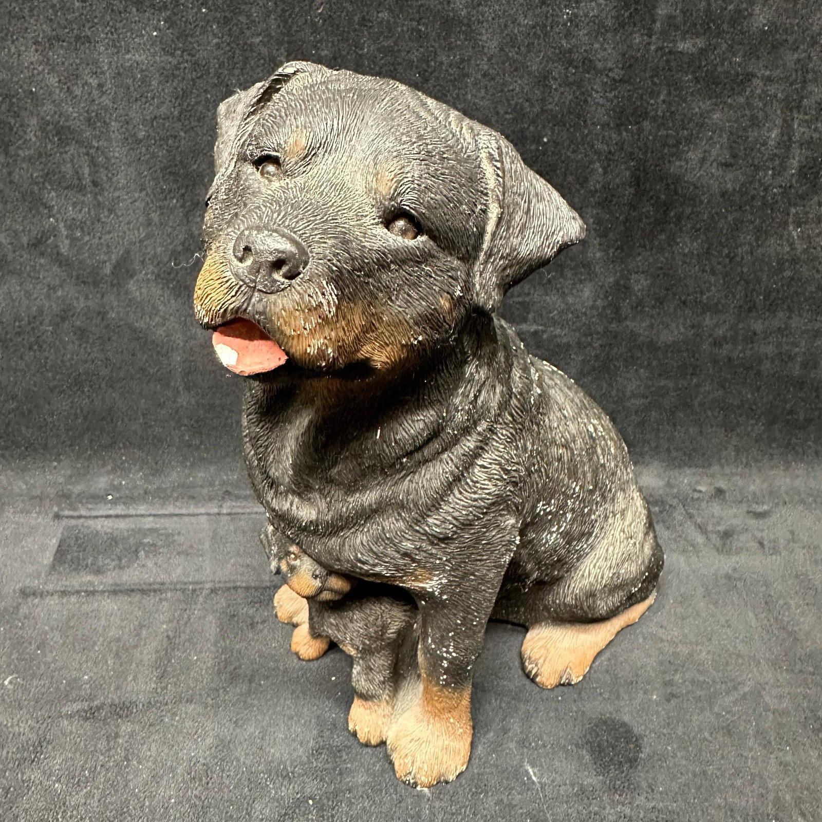 Rottweiler and Pup Sandicast Sculpture Vintage Statue 1992 Sandra Brue: Cast resin figurine depicting a seated dog with a puppy. Marked Sandicast and Signed Sandra Brue on the underside. Hand-painted with textured style fur detail. Felt pads on base. Some chips and