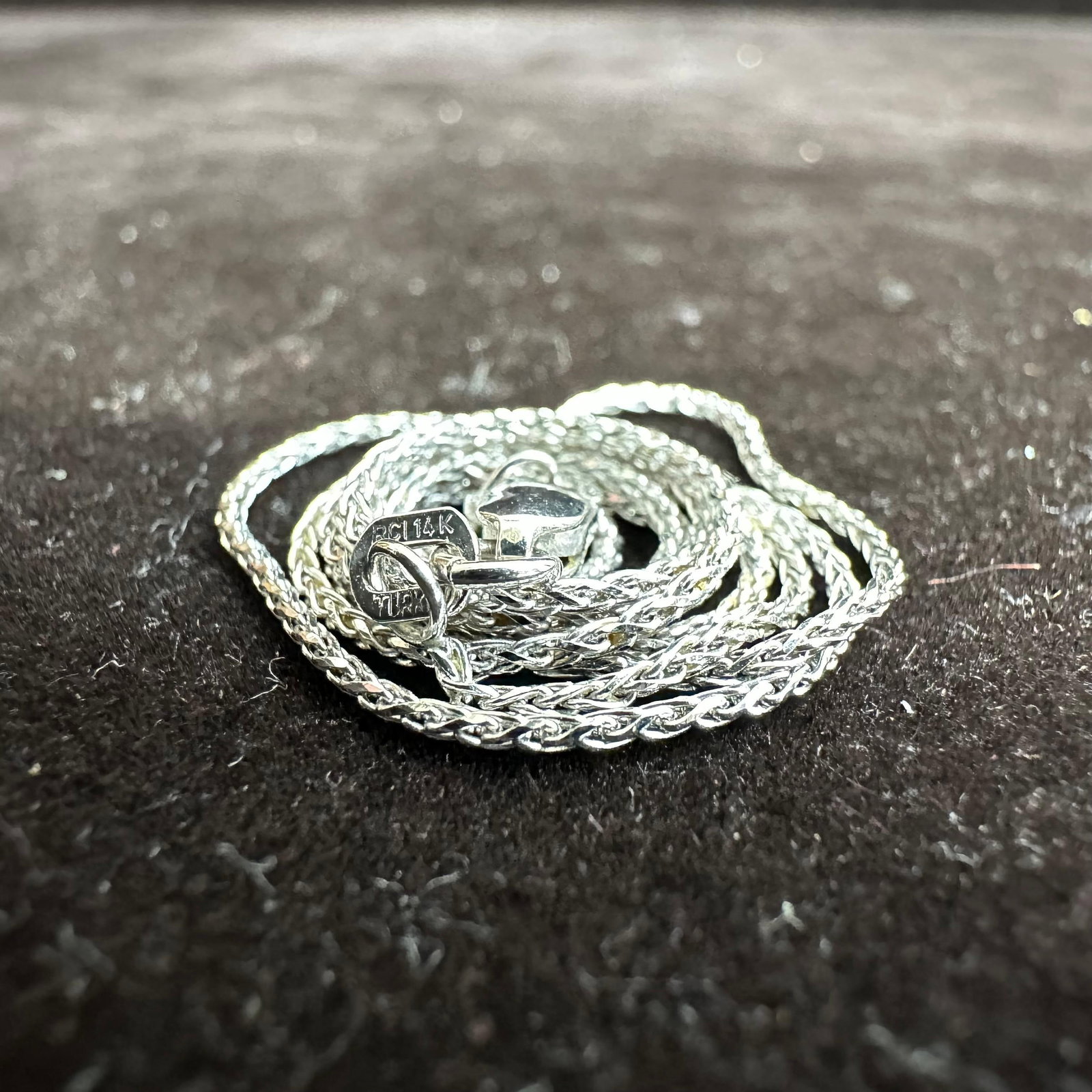 Turkey RCI 14K White Gold Silver Chain Necklace V91: This item is in good pre-owned, previously used/displayed condition with noticeable light wear and surface scratches. Please reference all photos for full details. This piece of jewelry has been teste