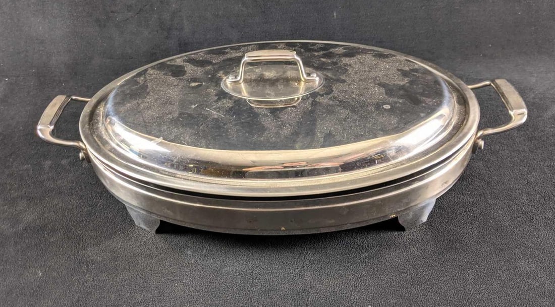 Stainless Steel Serving Dish with Glass Insert: Stainless Steel Serving Dish with Glass Insert This is a Tramontina 18/10 Stainless Steel Serving Dish with glass Insert Made in Brazil. This item is in good condition with no known damage. The glass 