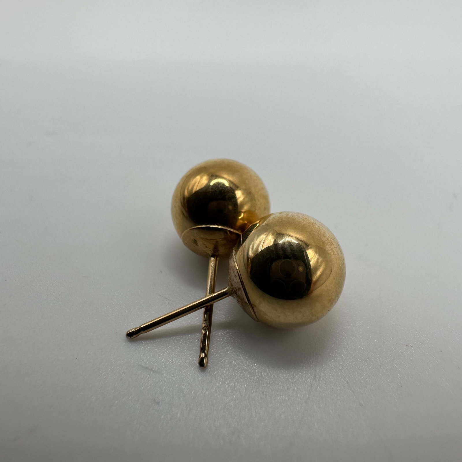 Classic 14K Gold Polished Ball Stud Earrings: This item is in good pre-owned, previously used/displayed condition with noticeable light wear and surface scratches. Please reference all photos for full details. This piece of jewelry has been