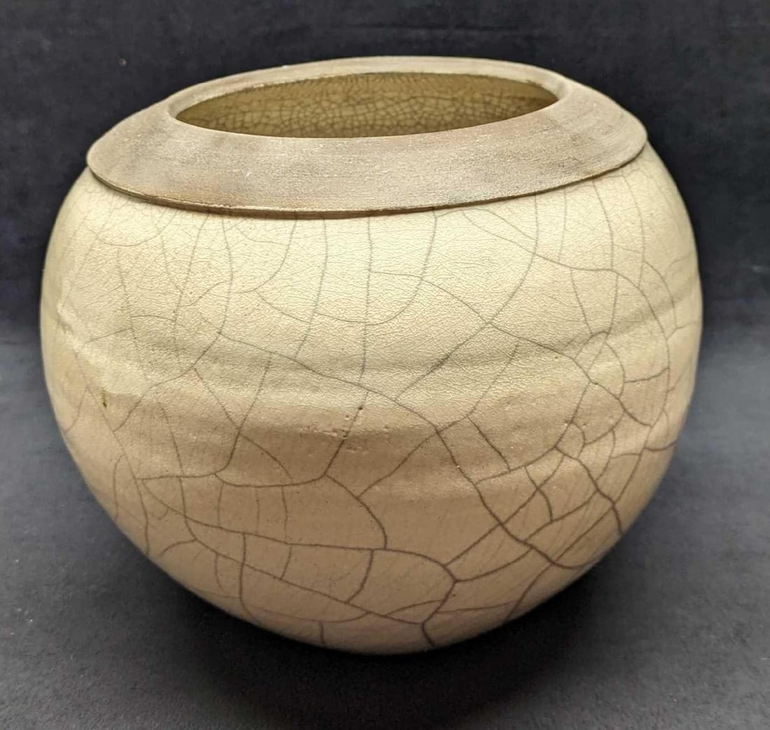 Molly Newby Crackle Handmade Bowl: Molly Newby Crackle Handmade Bowl. This clay bowl is based on the style and techniques of early Japanese ceremonial tea ware. This bowl is approx 8" x 8" x 7 1/2" and it weighs 3.10 l