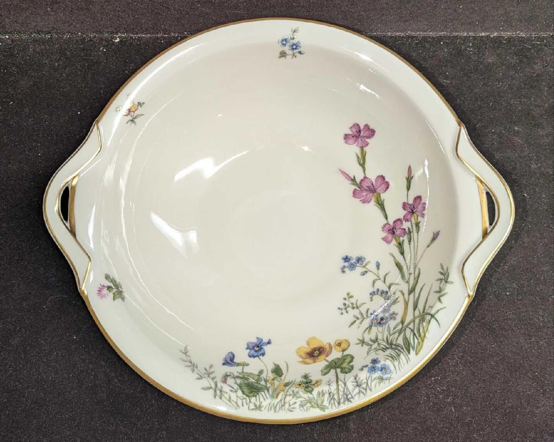 Krautheim Wiesengrund Und Bergeshöhn Serving Bowl With Handles B: Krautheim Wiesengrund Und Bergeshöhn Serving Bowl With Handles B. This is approx 10 1/2" x 9 3/8" x 2 1/2" and it weighs 1.07lb. The bowl has no chips or cracks. Made in Germany.