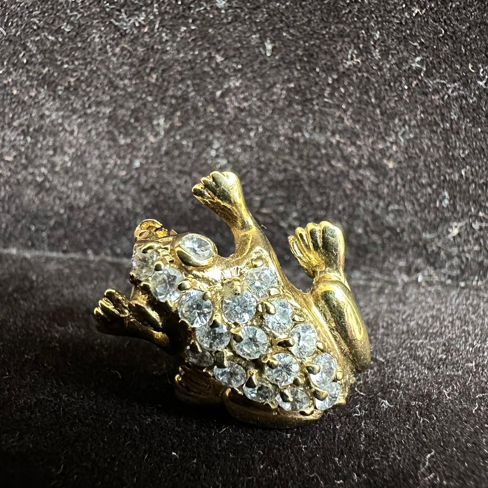Frog FAS 925 CZ Encrusted Gold Plated Sterling Brooch: This item is in good pre-owned, previously used/displayed condition with noticeable light wear and surface scratches. Please reference all photos for full details. This piece of jewelry has been teste