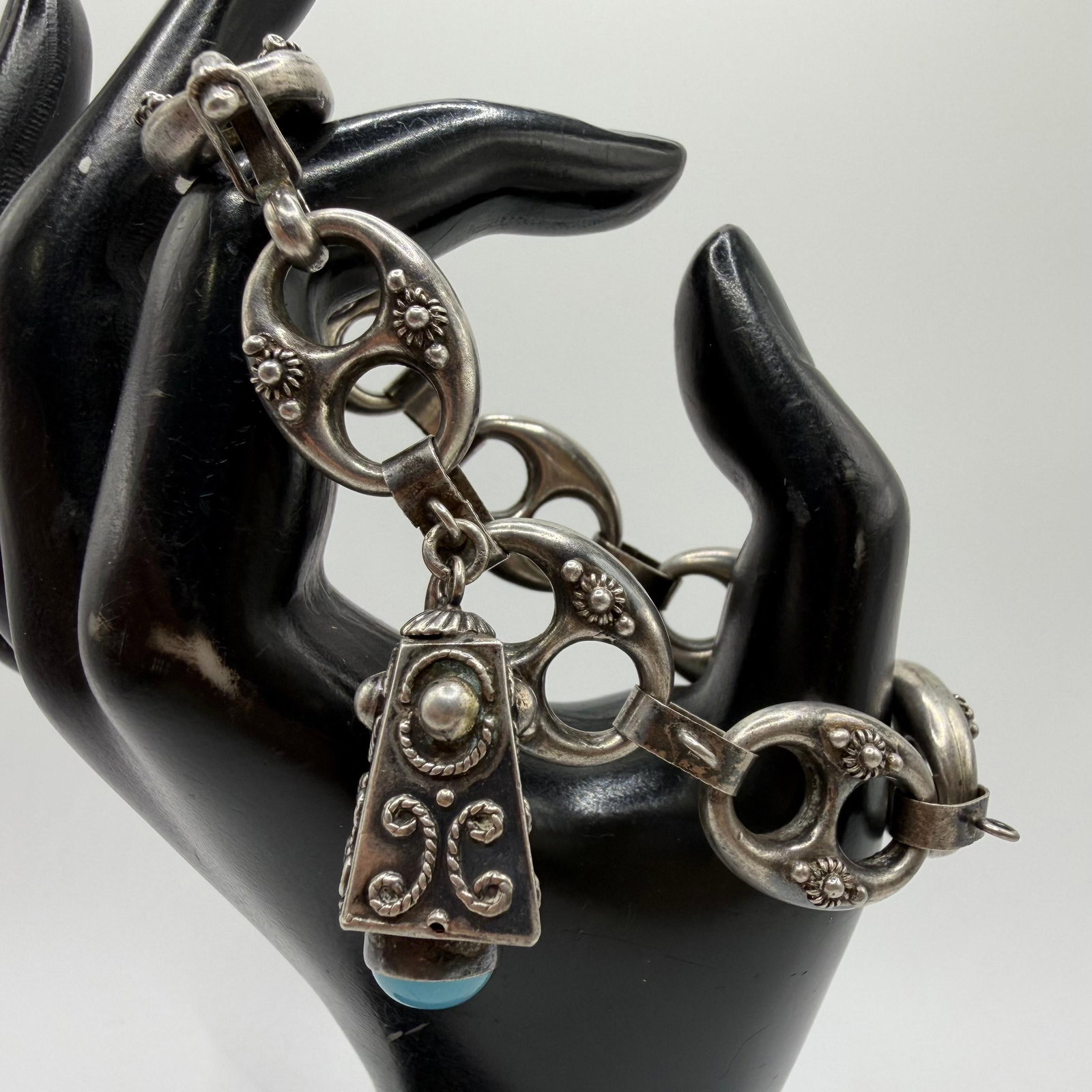 Etruscan Revival Style Single Fob Charm Sterling Silver Bracelet ER72: This item is in pre-owned, previously used/displayed condition with noticeable light wear and surface scratches. Please reference all photos for full details. This piece of jewelry has been carefully