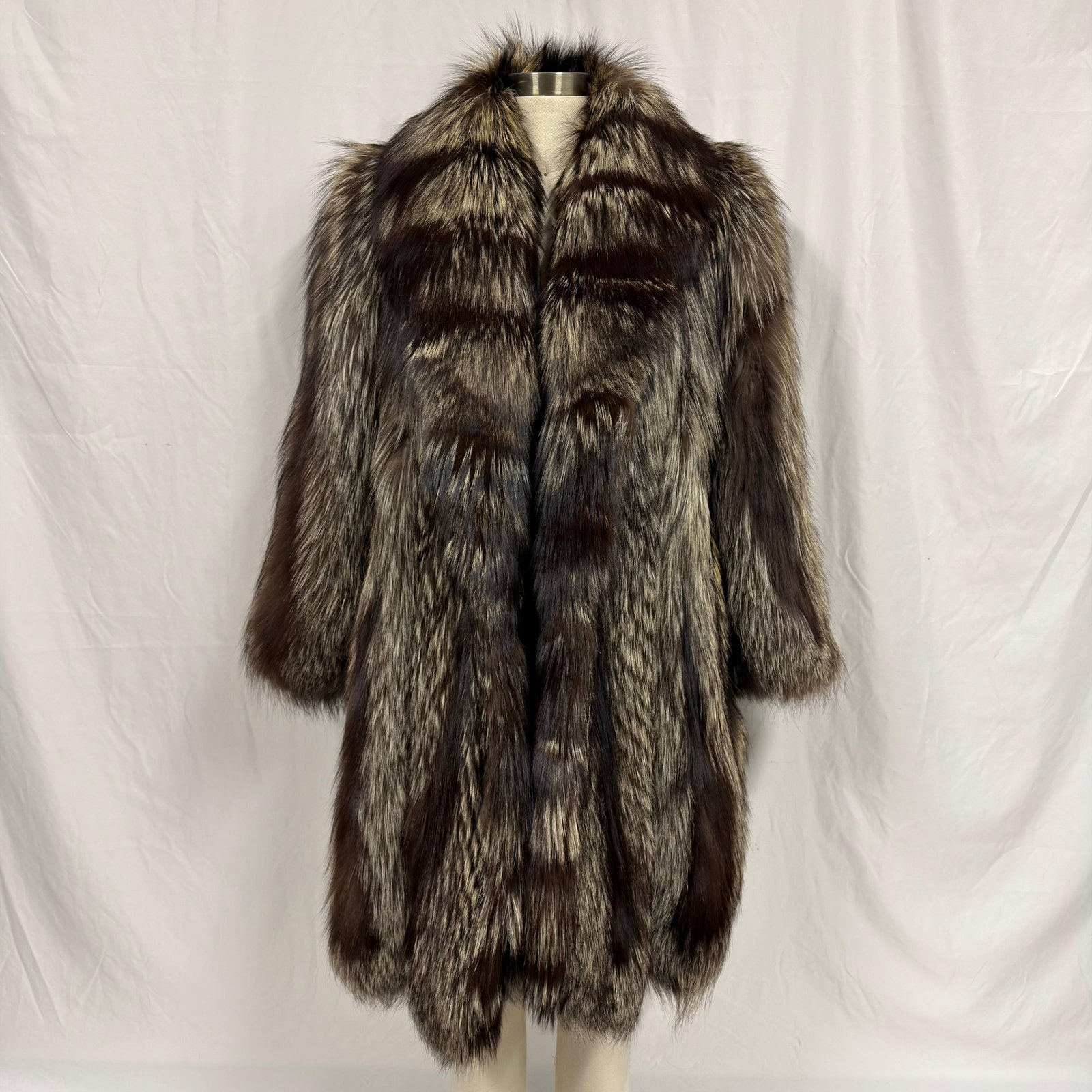 Silver Tone Gray Fox Fur Coat Volume Collar Style FurII (1 of 6)