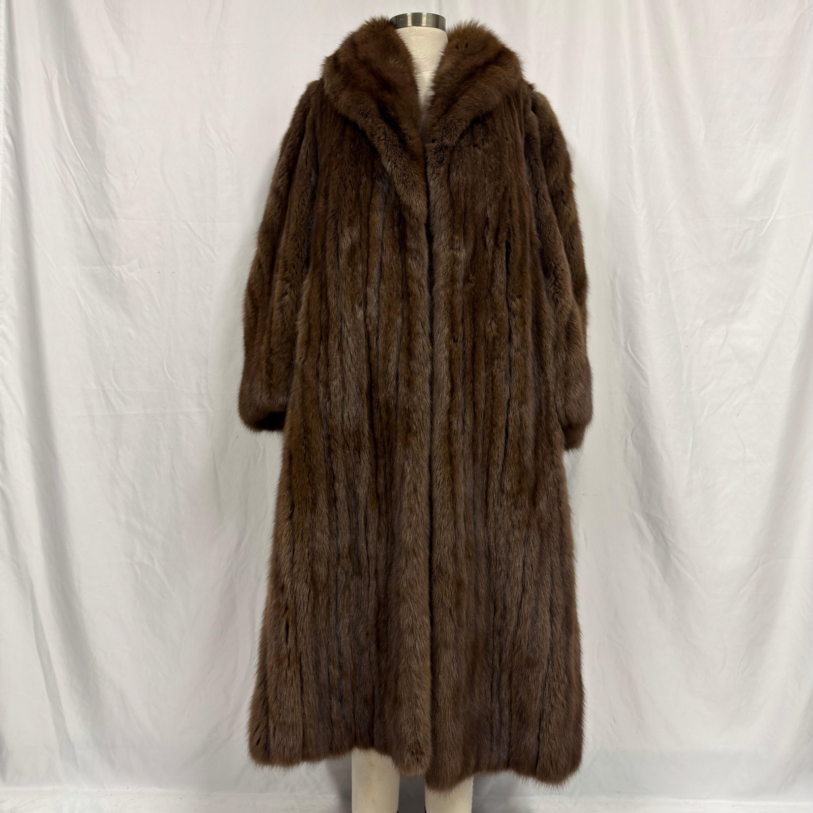 Rich Brown Hue Sable Long Length Fur Coat FurE5 (1 of 5)